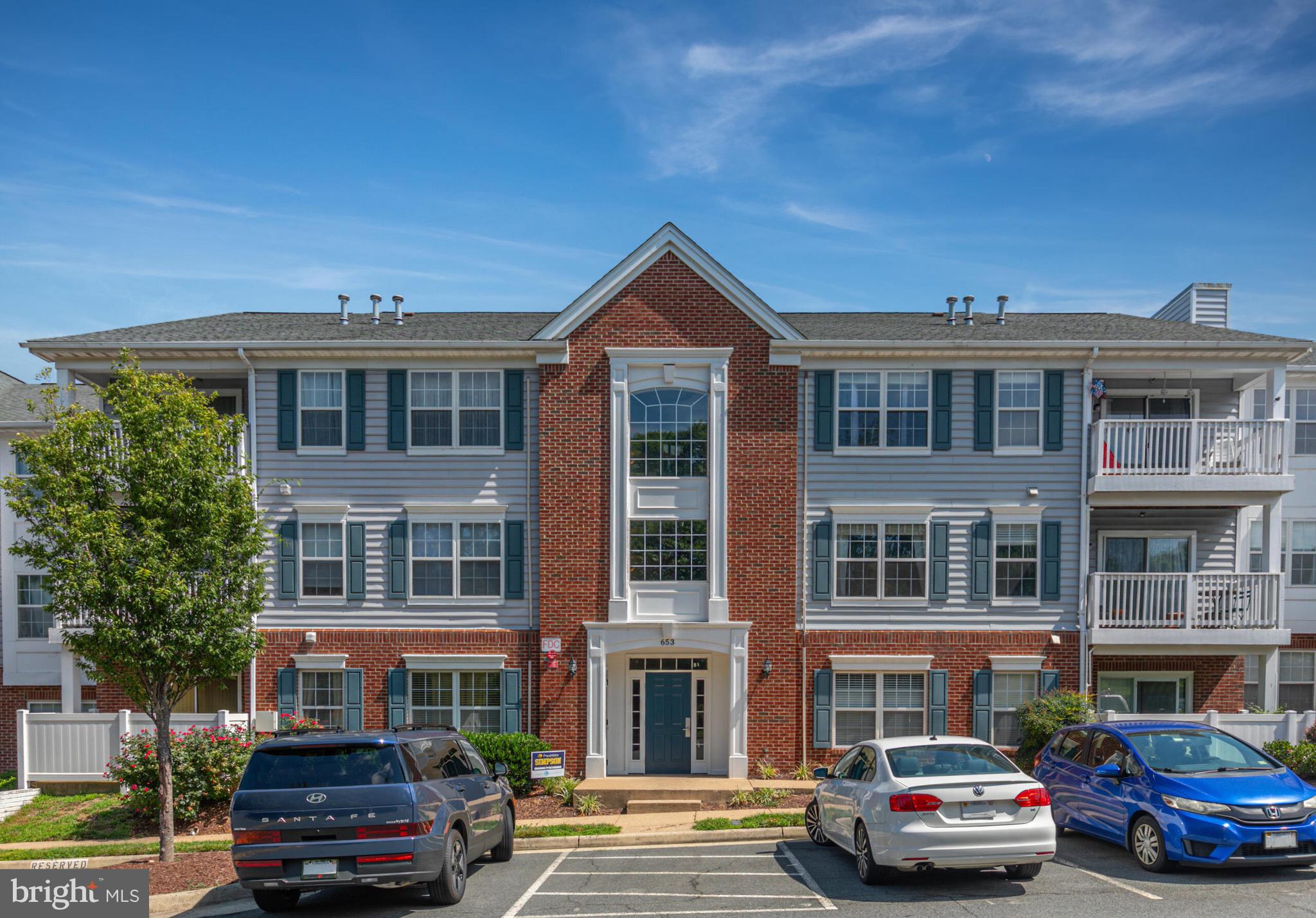 Top-Floor Condo Minutes from Downtown Leesburg!
Welcome to this beautifully maintained 2-bedroom, 1-bath condo located in the highly desirable Leesburg Gateway community. Just minutes from the charm of historic downtown Leesburg, this top-floor unit combines convenience, comfort, and style.
Enjoy vaulted ceilings and abundant natural light that make the open layout feel spacious and bright. The living room overlooks the community’s private green space—offering peaceful views and a sense of privacy rarely found in condo living.
Commuters will appreciate the quick access to Rt. 7, the Greenway, and the Metro Silver Line, while shoppers and adventurers alike will love being just moments from Leesburg Corner Premium Outlets, scenic parks, and the W&OD Trail.
Community amenities include a pool, clubhouse, basketball court, and more. Whether you're a first-time buyer, downsizing, or investing, this is your chance to own a stylish home in an unbeatable location.
—schedule your showing today!