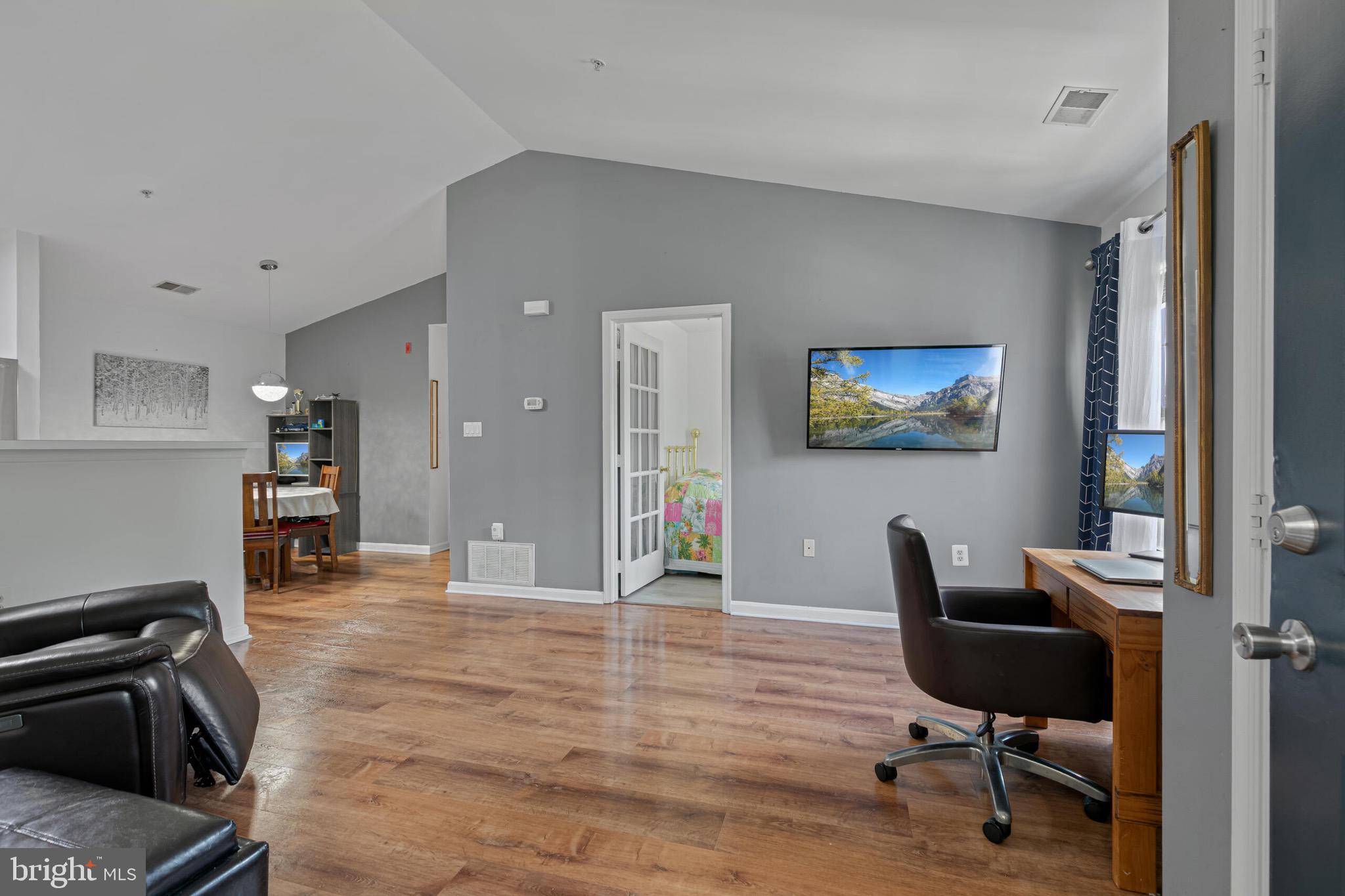 653 CONSTELLATION SQUARE SE J