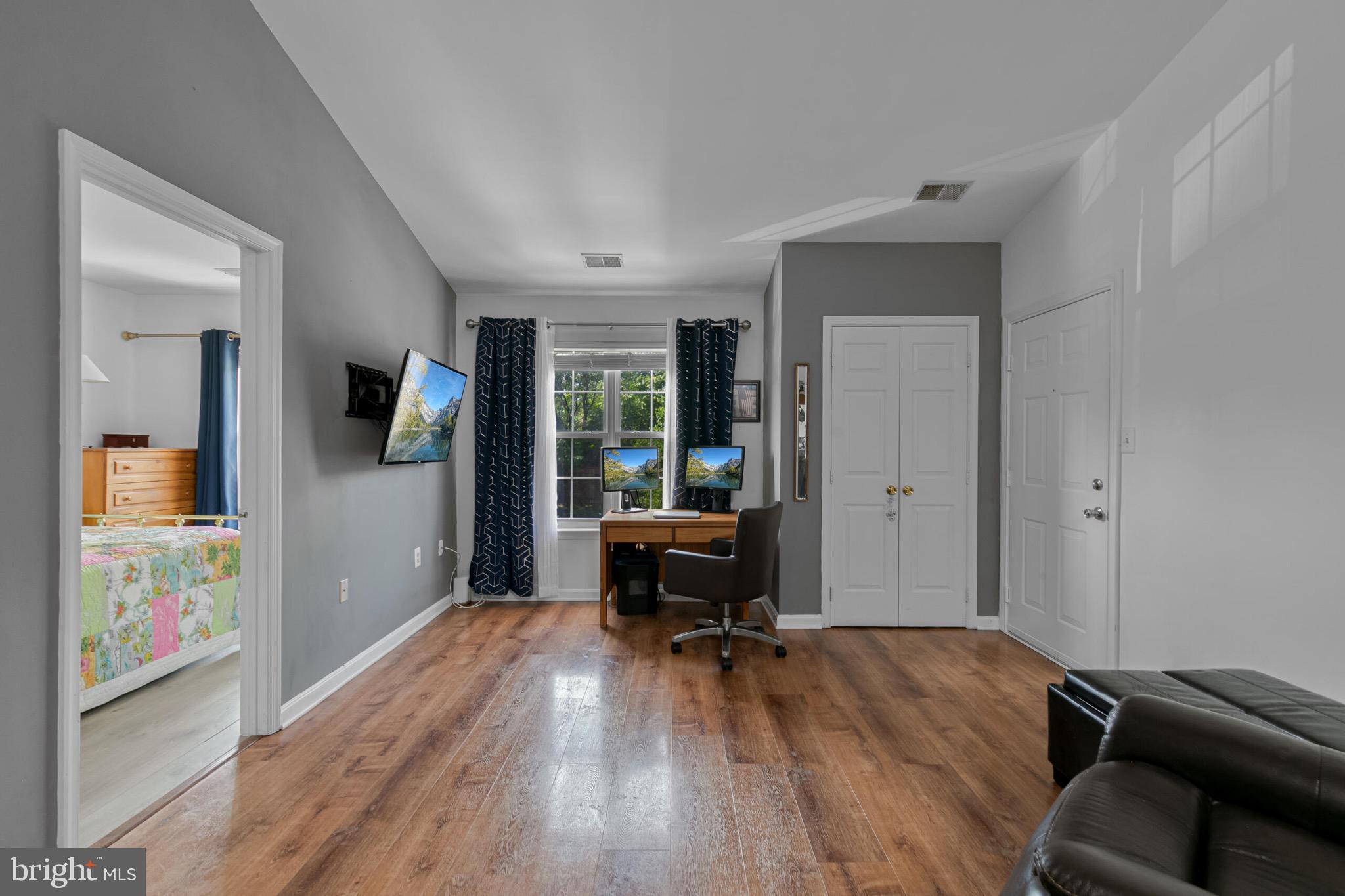 653 CONSTELLATION SQUARE SE J