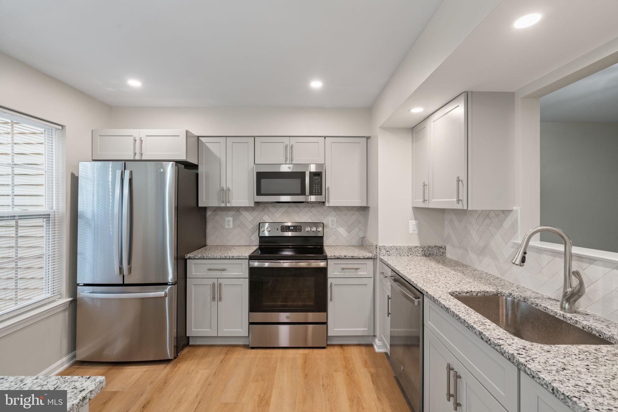 POTOMAC CROSSING - Residential Lease