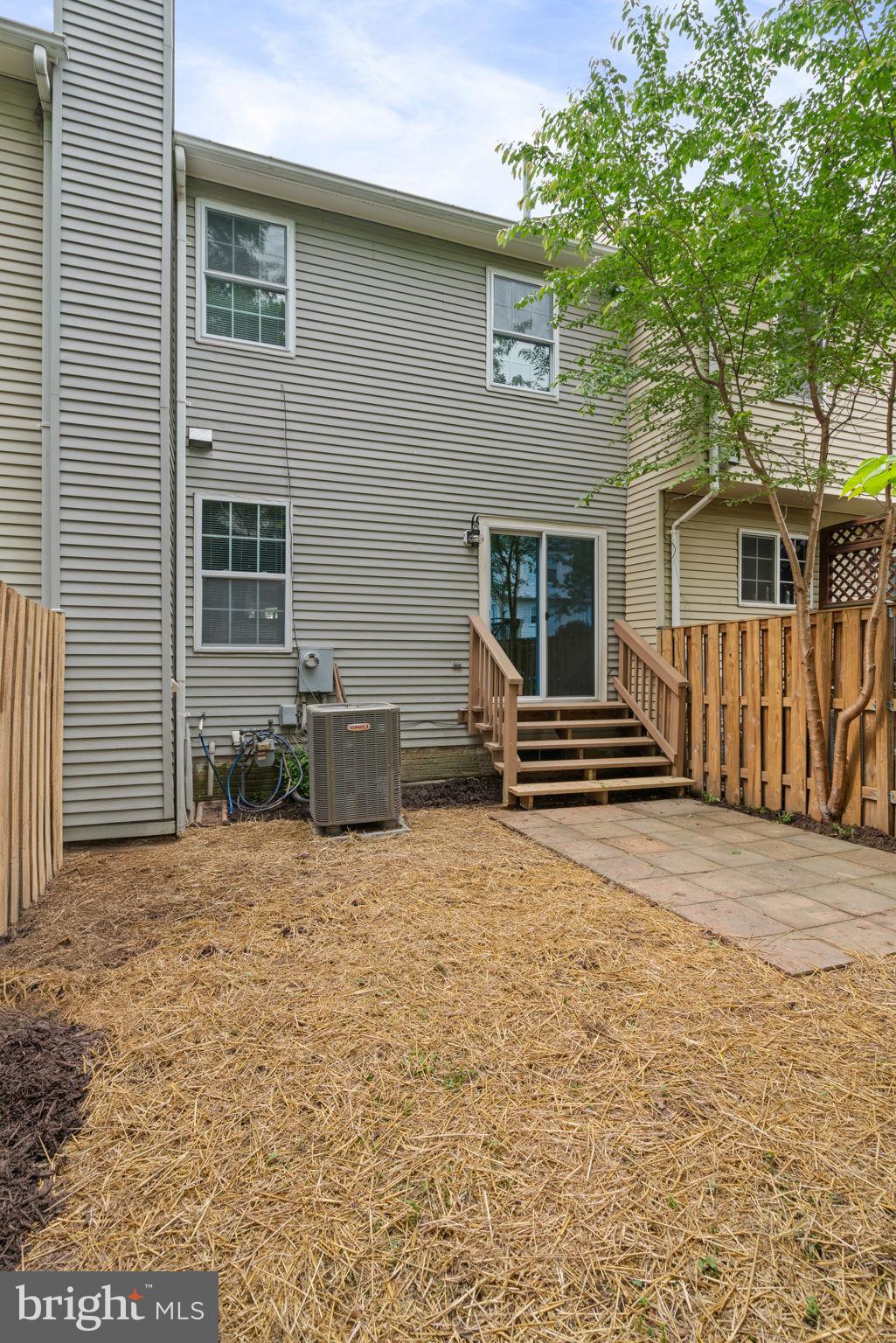 POTOMAC CROSSING - Residential Lease