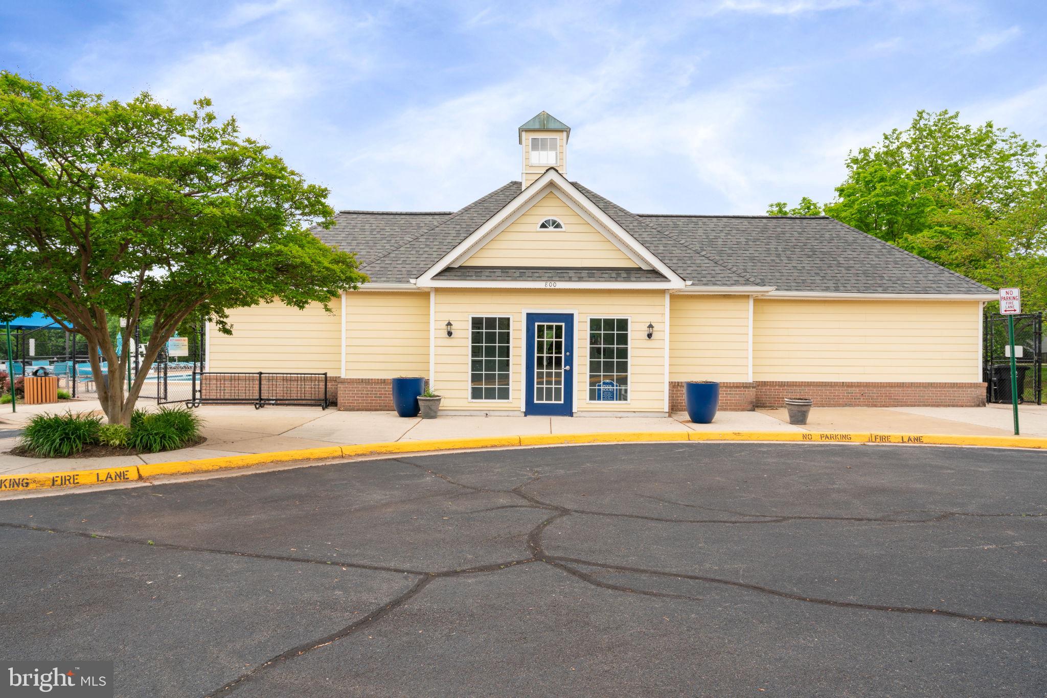 POTOMAC CROSSING - Residential Lease