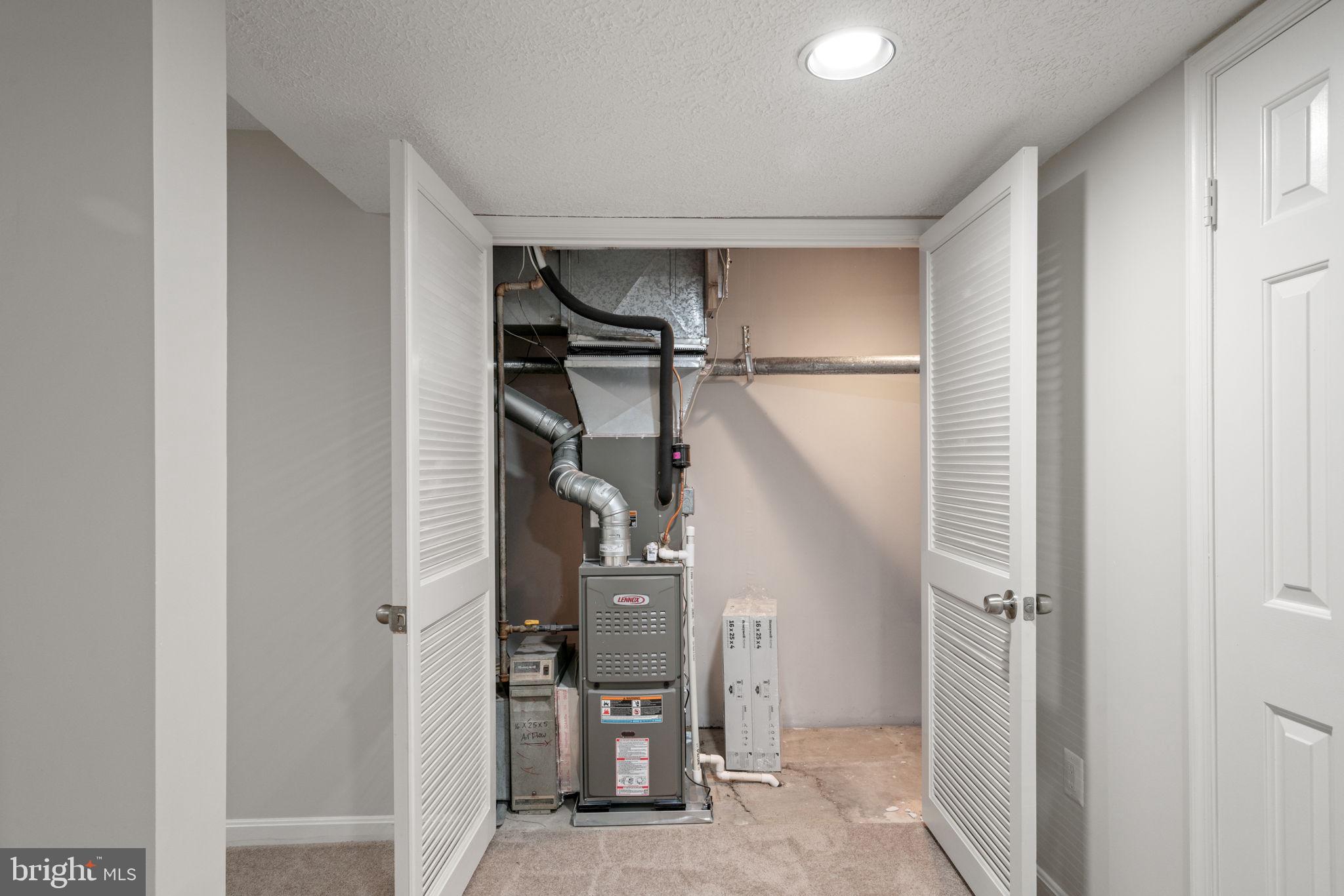 POTOMAC CROSSING - Residential Lease