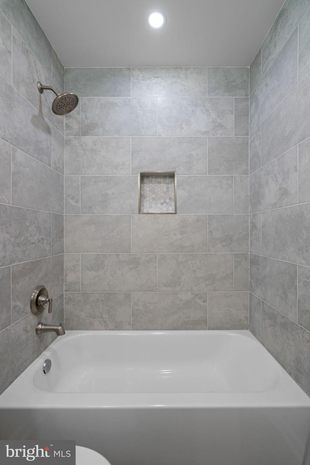 POTOMAC CROSSING - Residential Lease