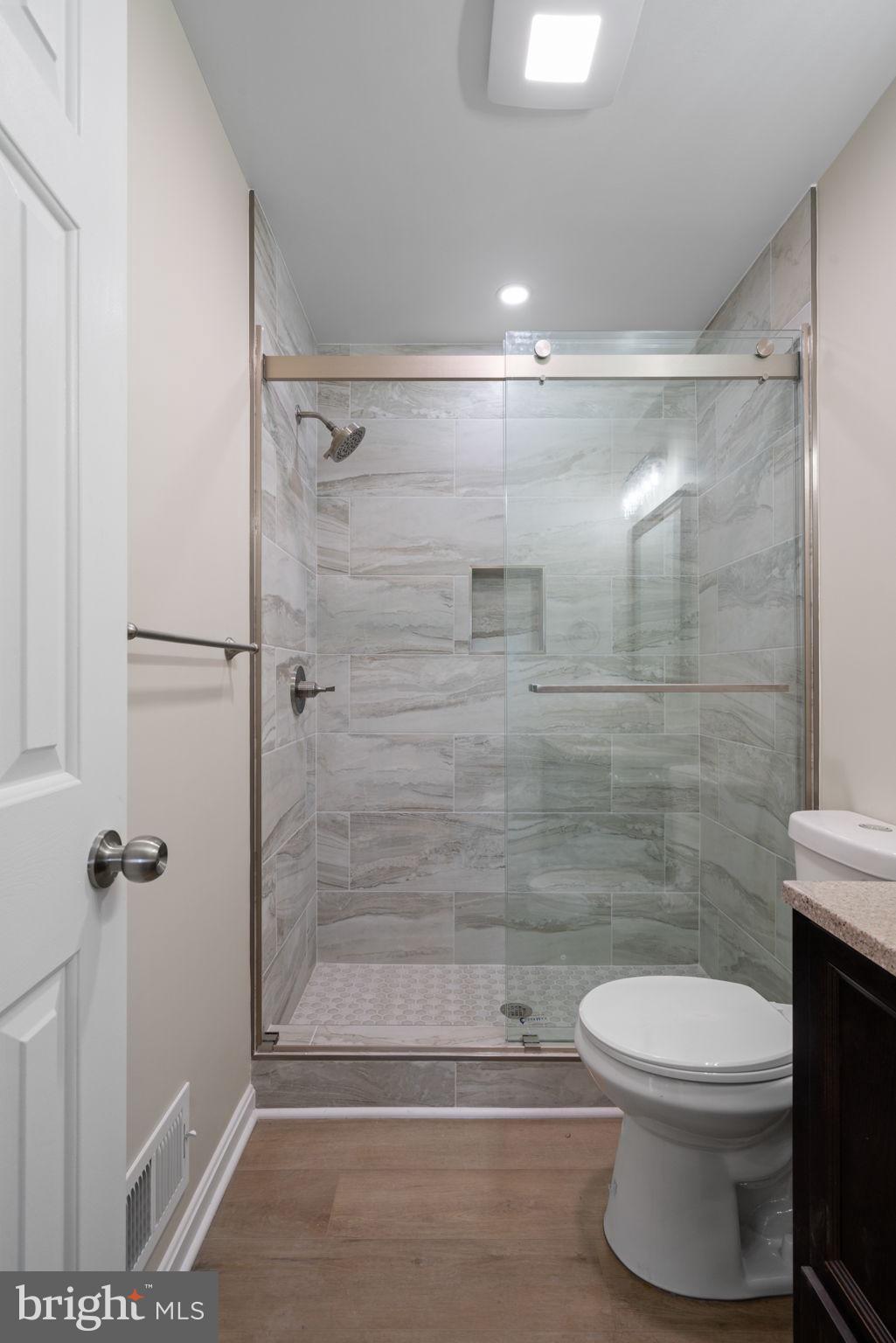 POTOMAC CROSSING - Residential Lease