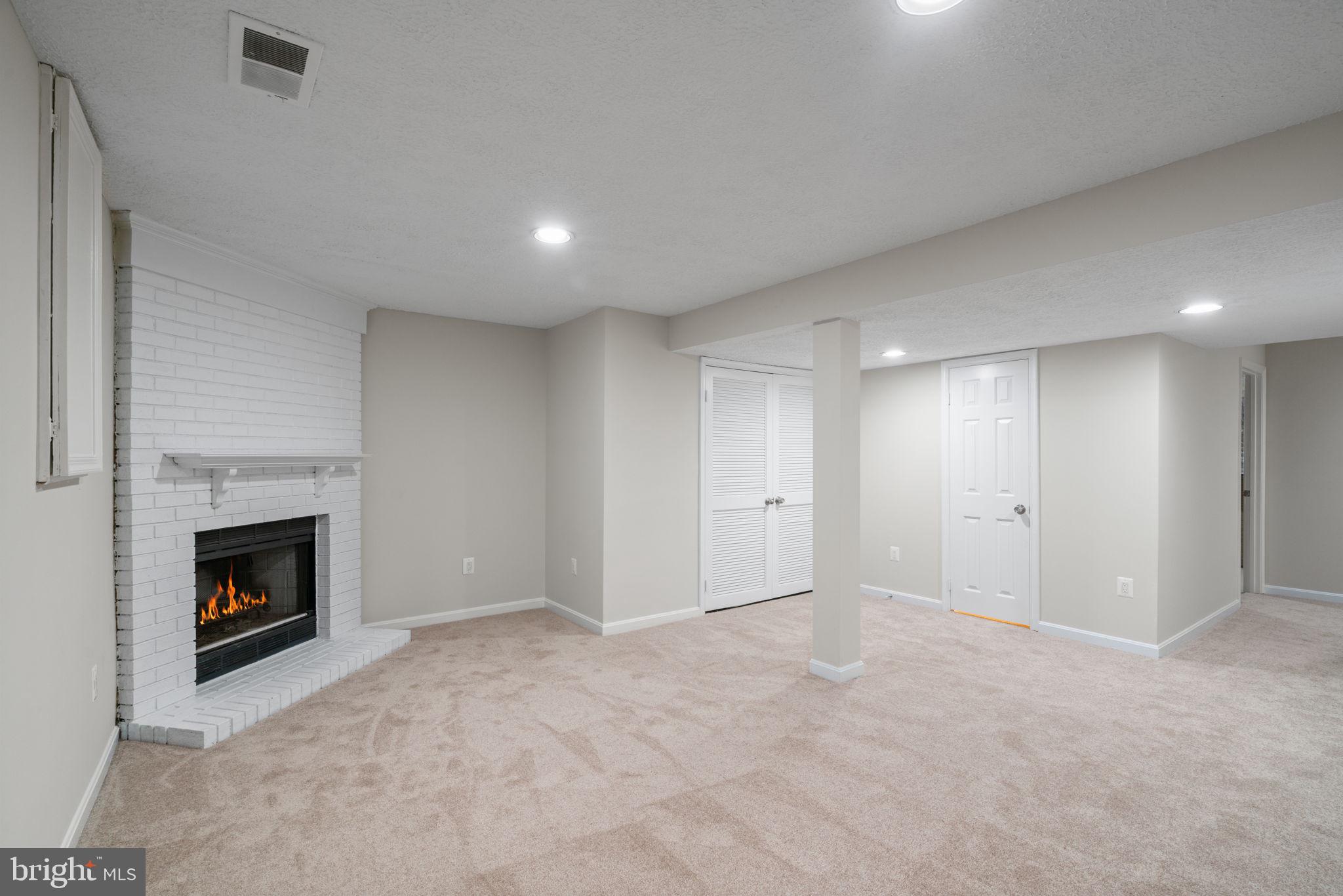 POTOMAC CROSSING - Residential Lease