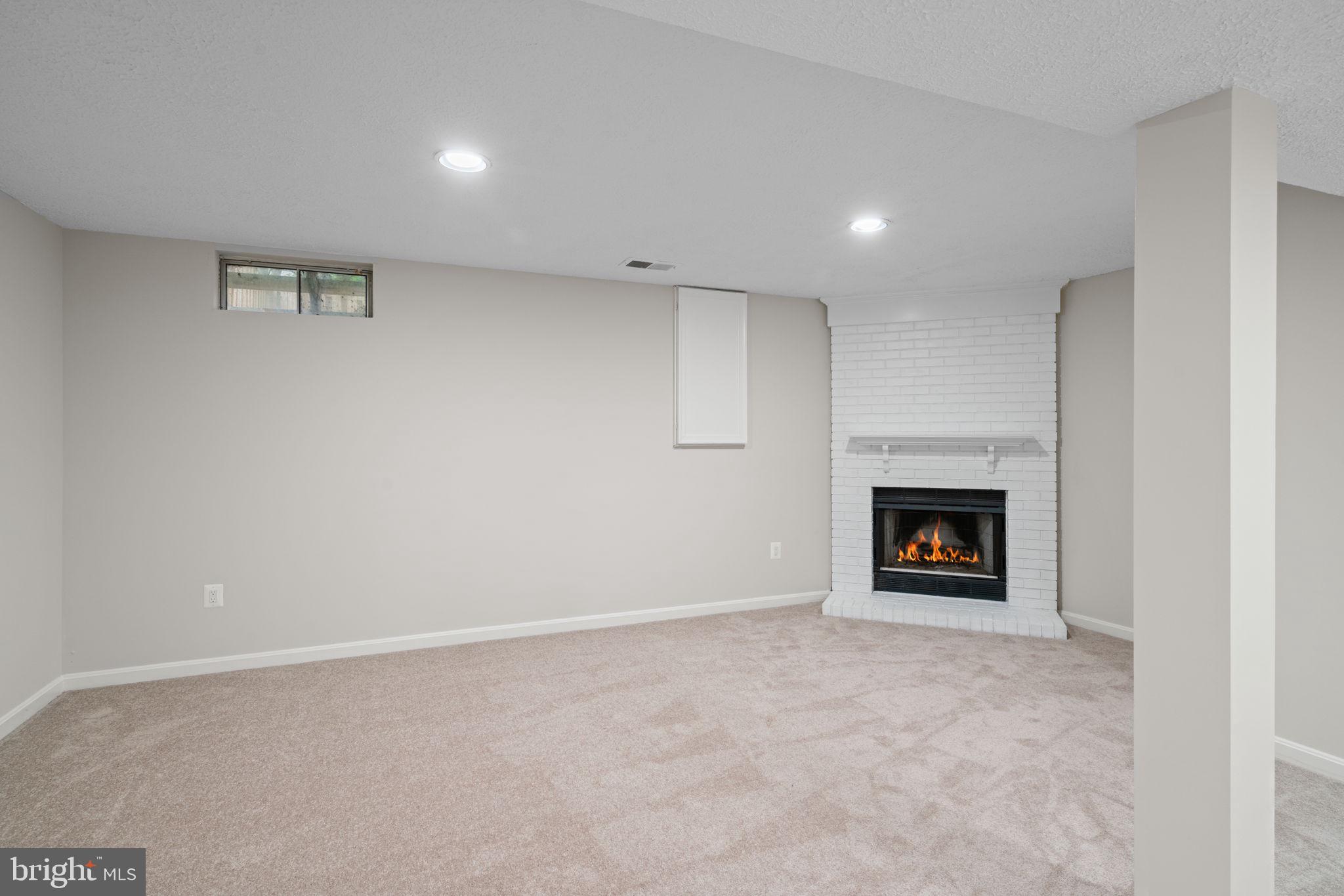 POTOMAC CROSSING - Residential Lease