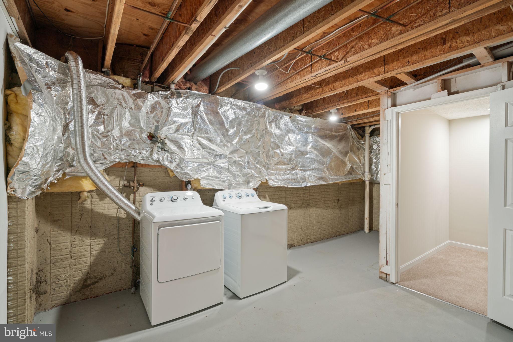 POTOMAC CROSSING - Residential Lease