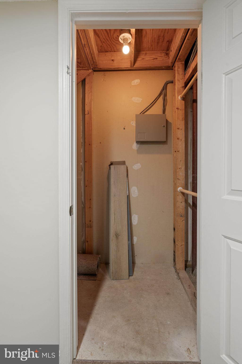 POTOMAC CROSSING - Residential Lease