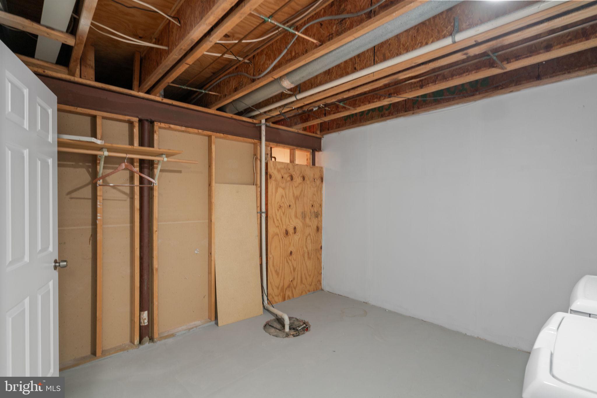 POTOMAC CROSSING - Residential Lease