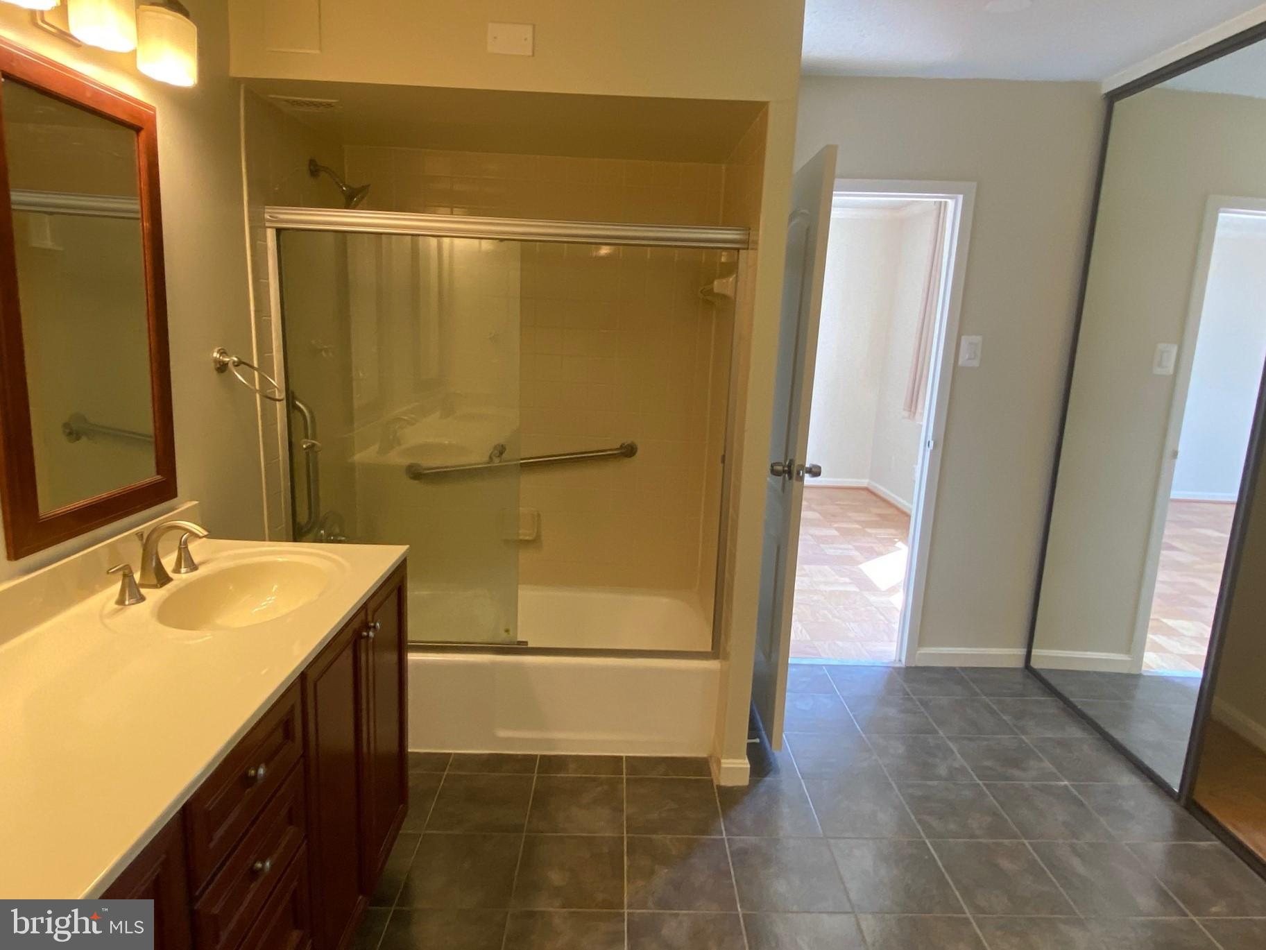 ROCKVILLE - Residential Lease