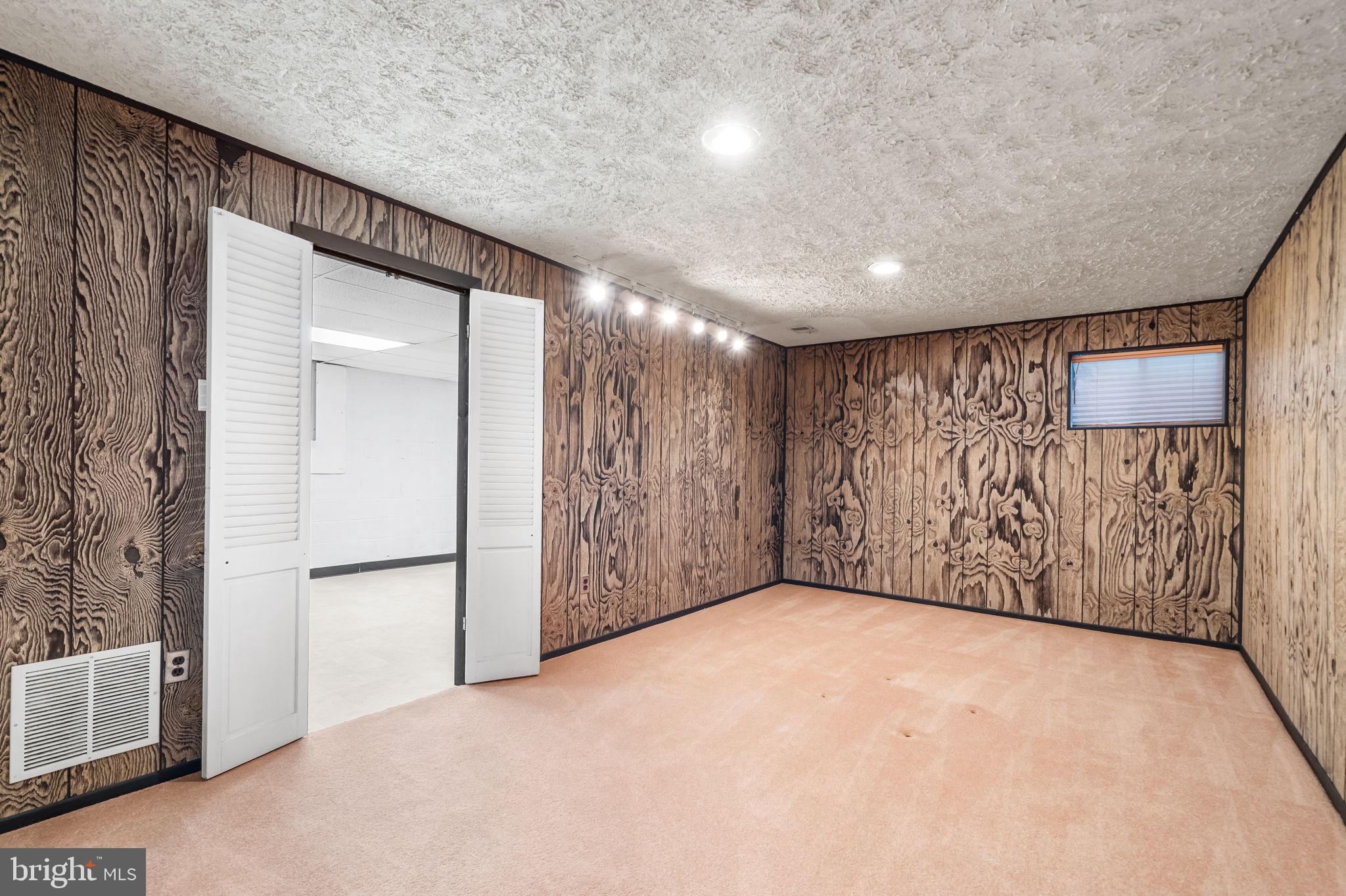 WAKEFIELD CHAPEL WOODS - Residential