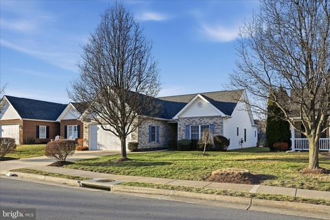 Homes For Sale - 104 Sarvis Court<br/> STEPHENS CITY, VA 22655