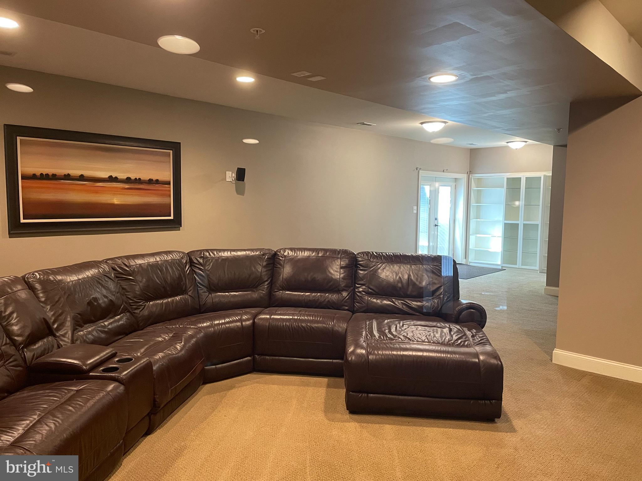 NORTH POINTE SUB - Residential Lease