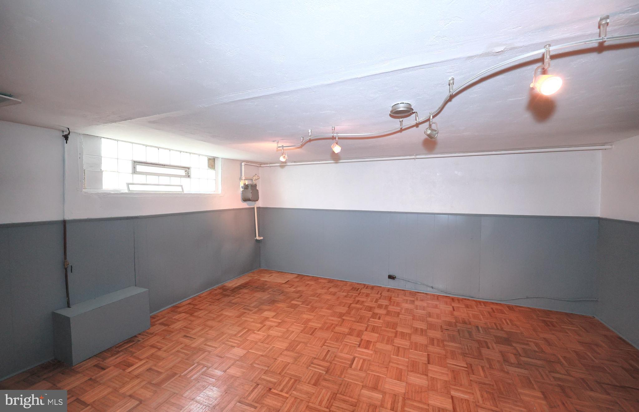 PHILADELPHIA (NORTHEAST) - Residential