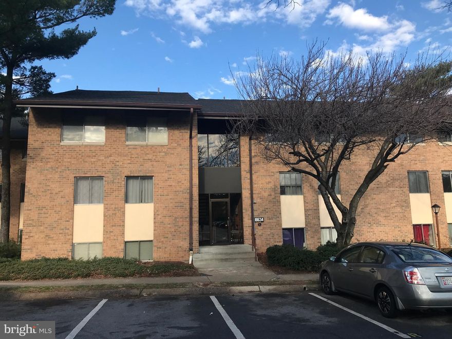 Priced to sell.  This is a tenant occupied condo with great cash flow opportunities.  The condo has two large bedrooms with two full baths.  Lots of space within the condo, great kitchen and a fantastic balcony.  Hurry this condo won't last long.