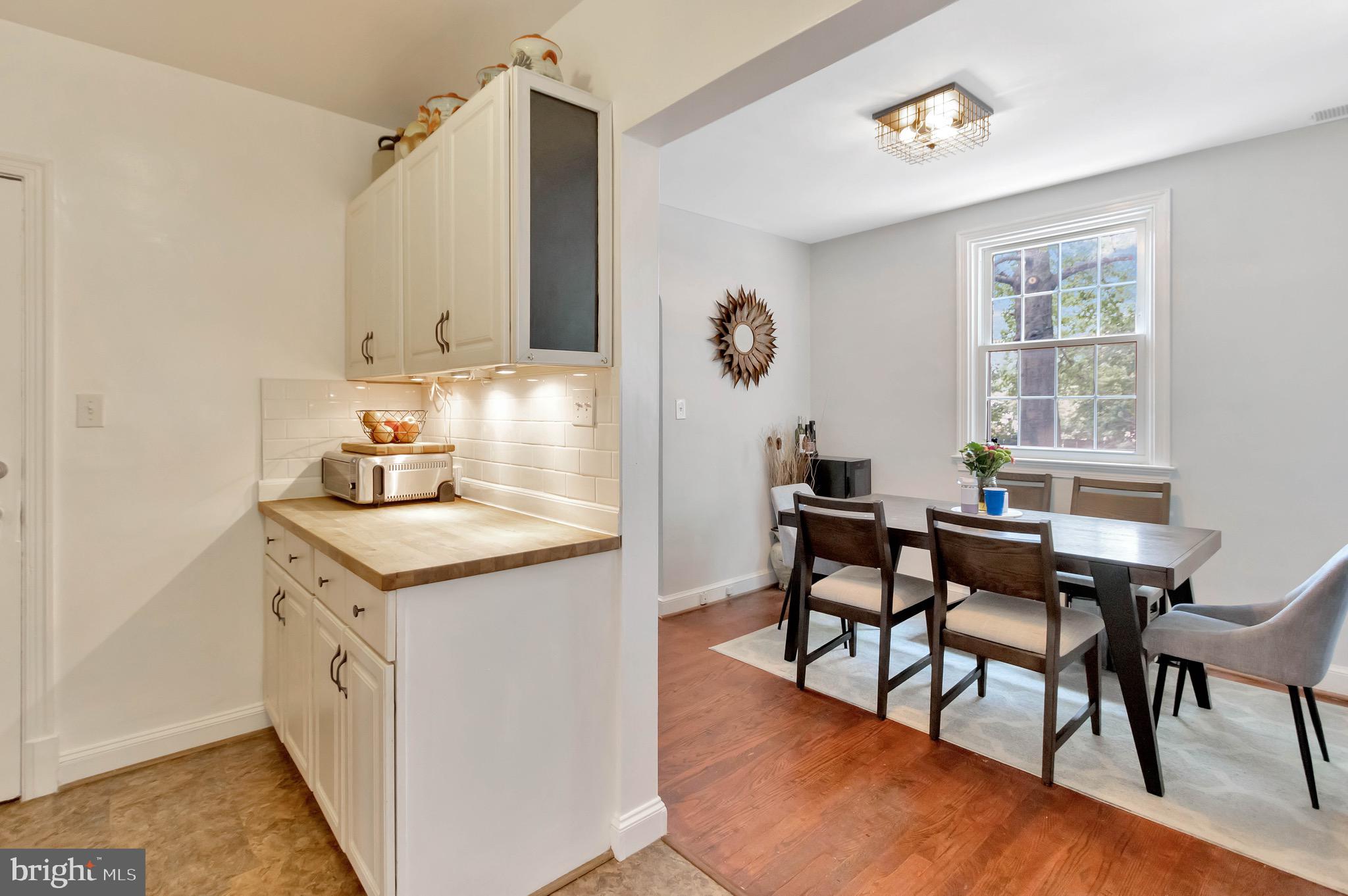 GLEBE MANOR - Residential Lease