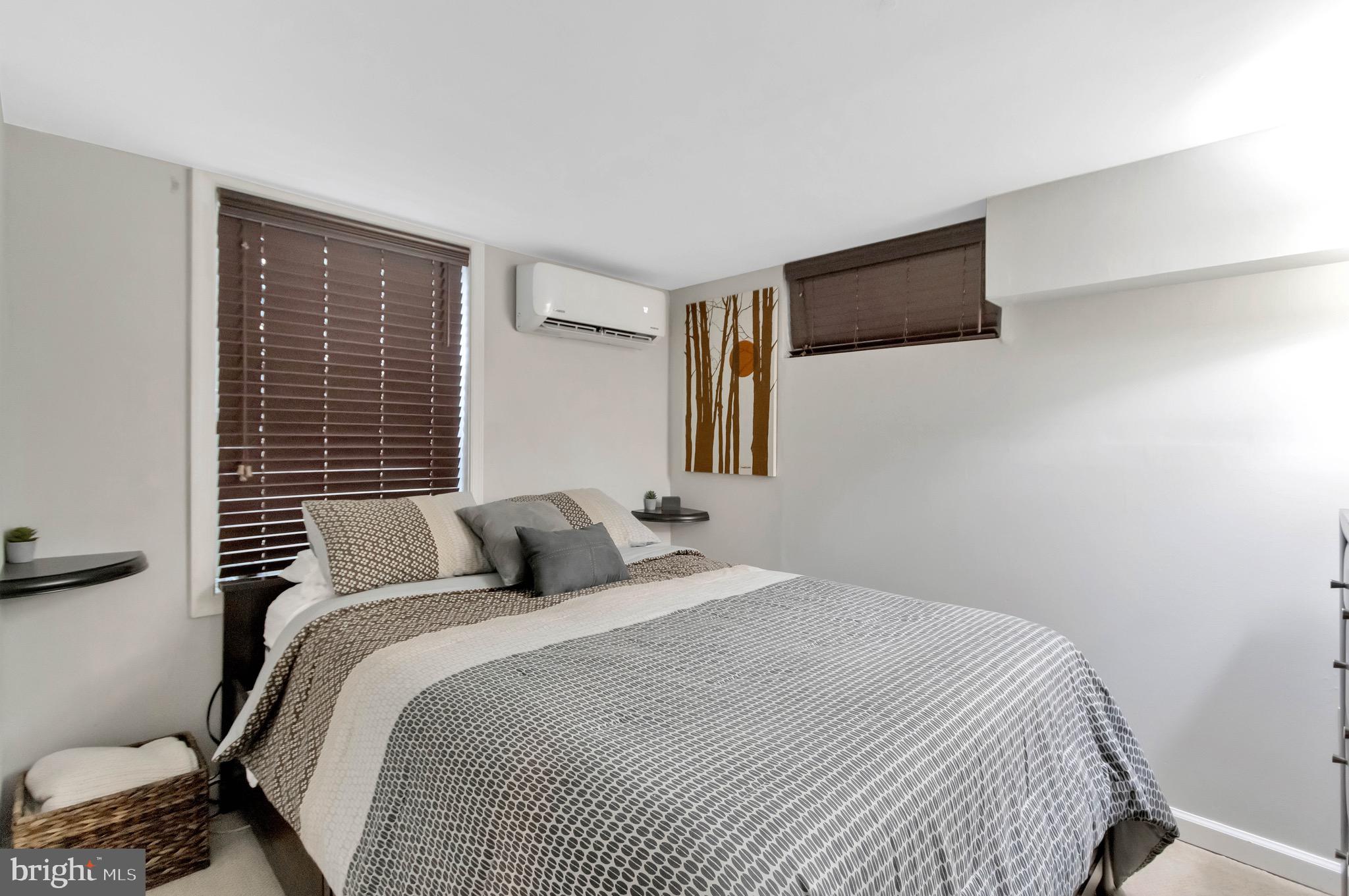 GLEBE MANOR - Residential Lease