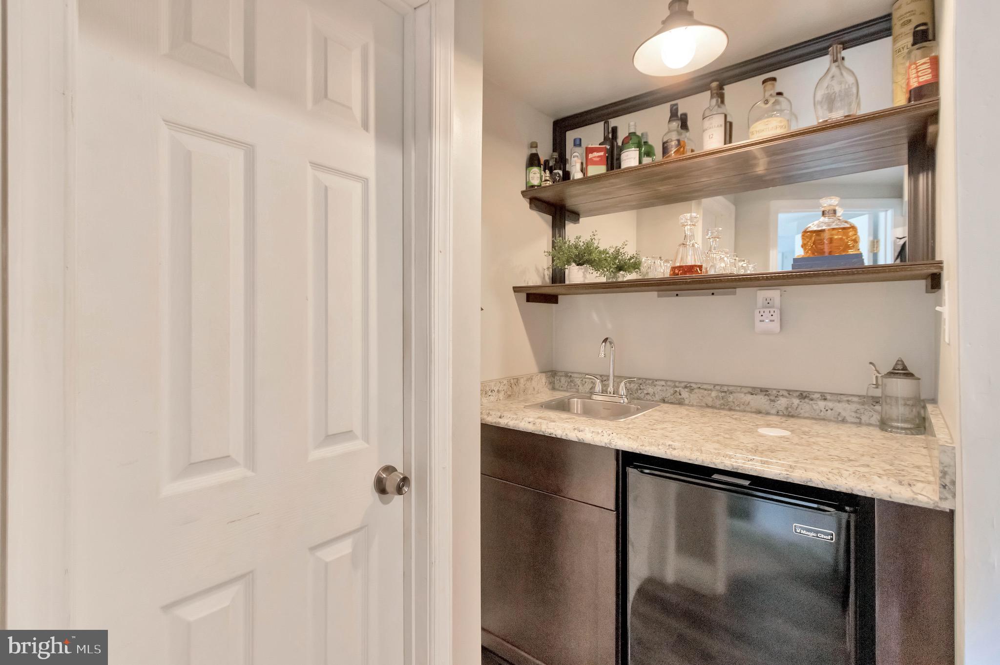 GLEBE MANOR - Residential Lease