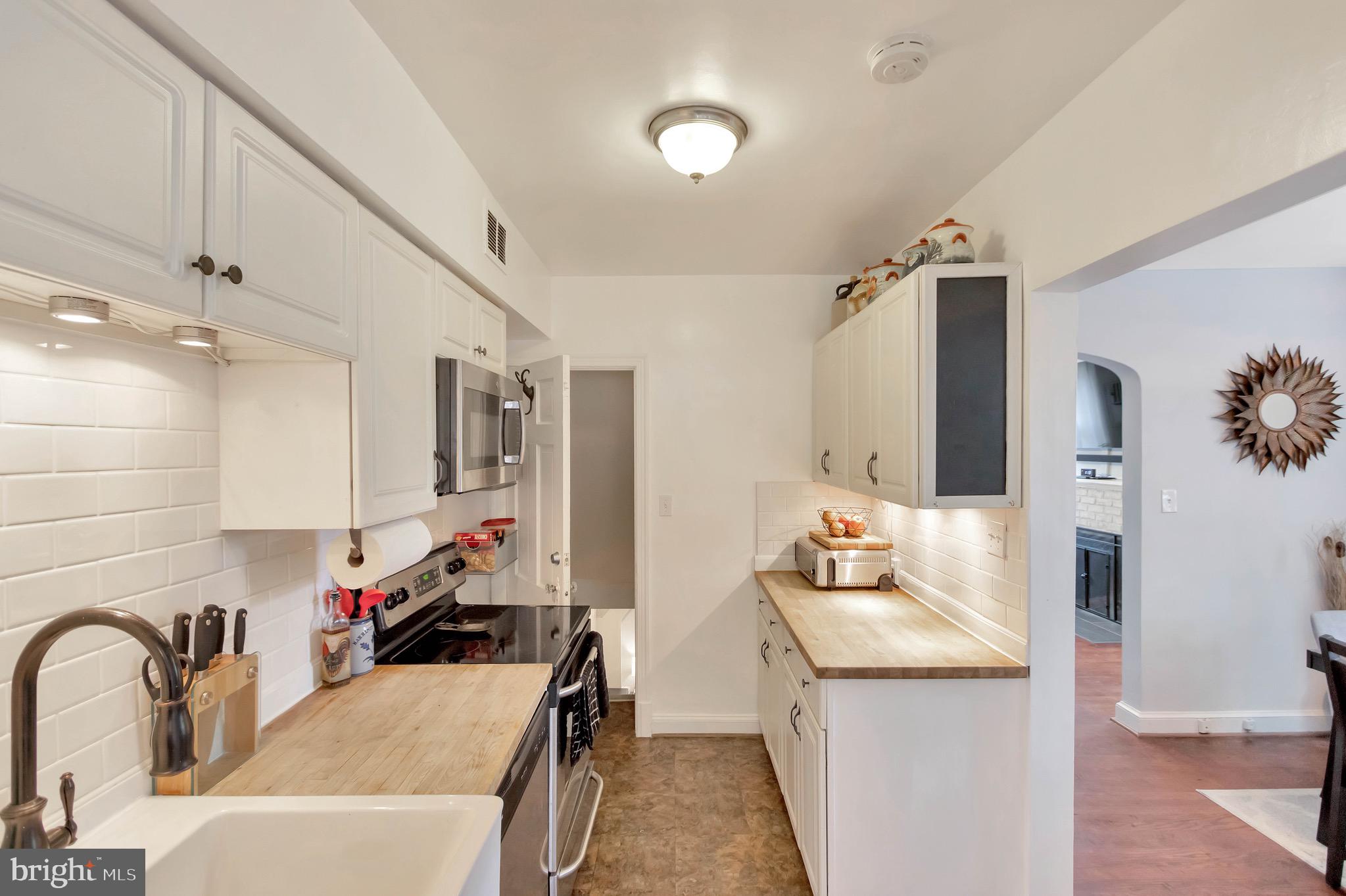 GLEBE MANOR - Residential Lease