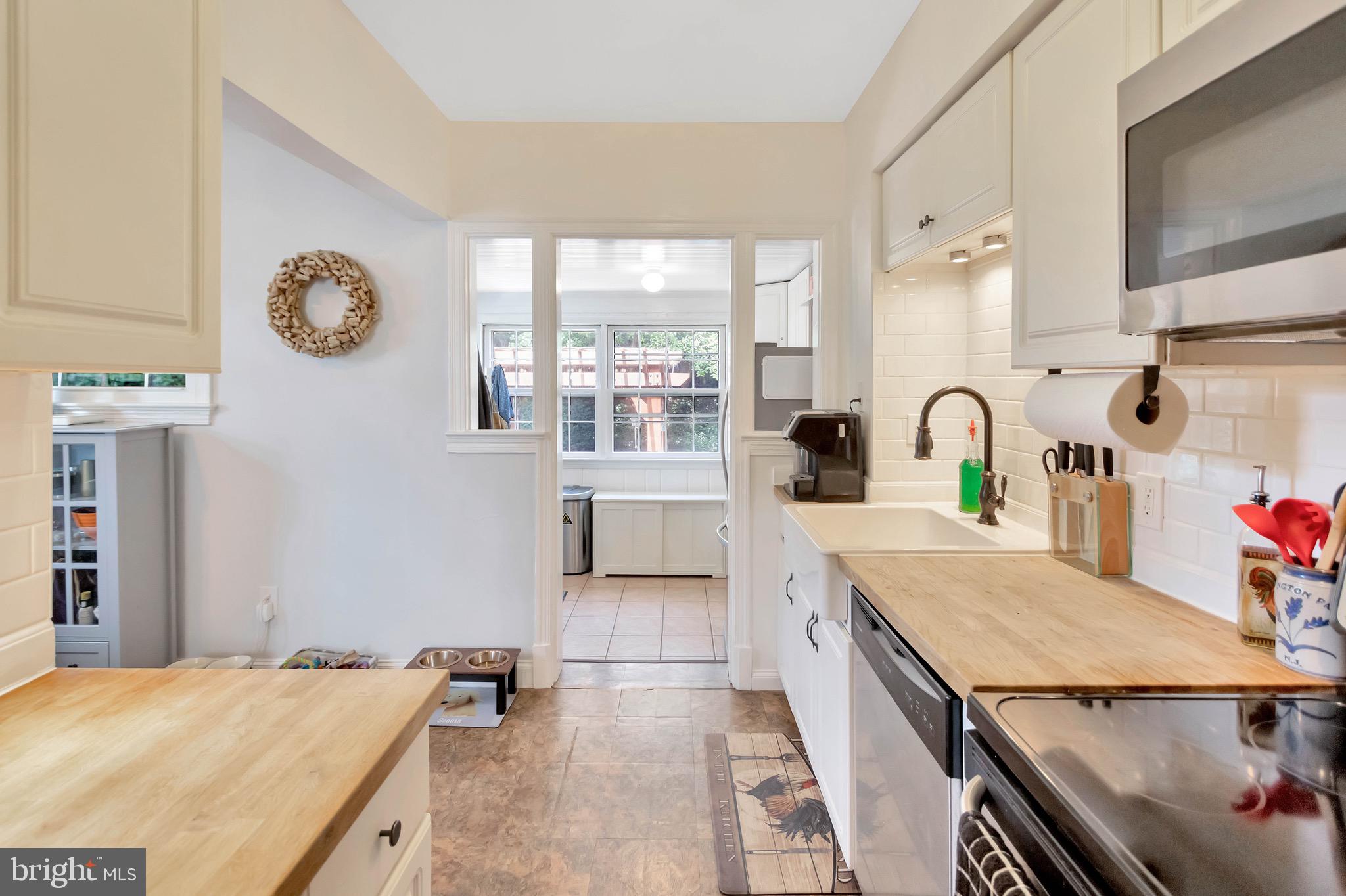 GLEBE MANOR - Residential Lease