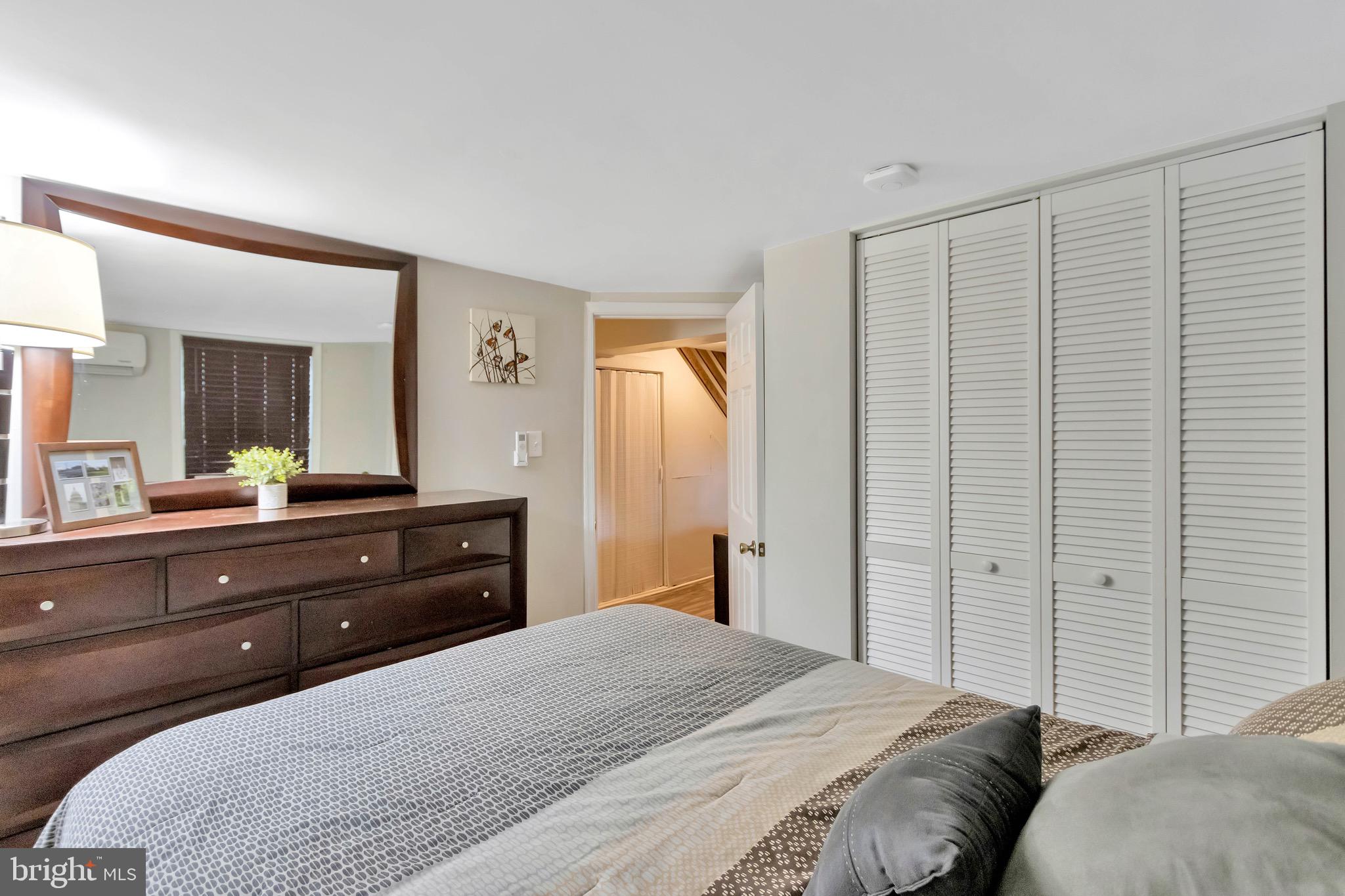 GLEBE MANOR - Residential Lease