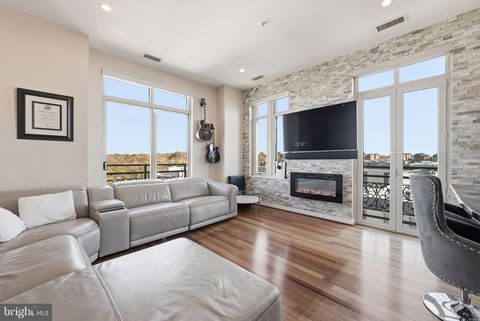 Condo For Sale - 155 Potomac Passage #PH05<br/> OXON HILL, MD 20745