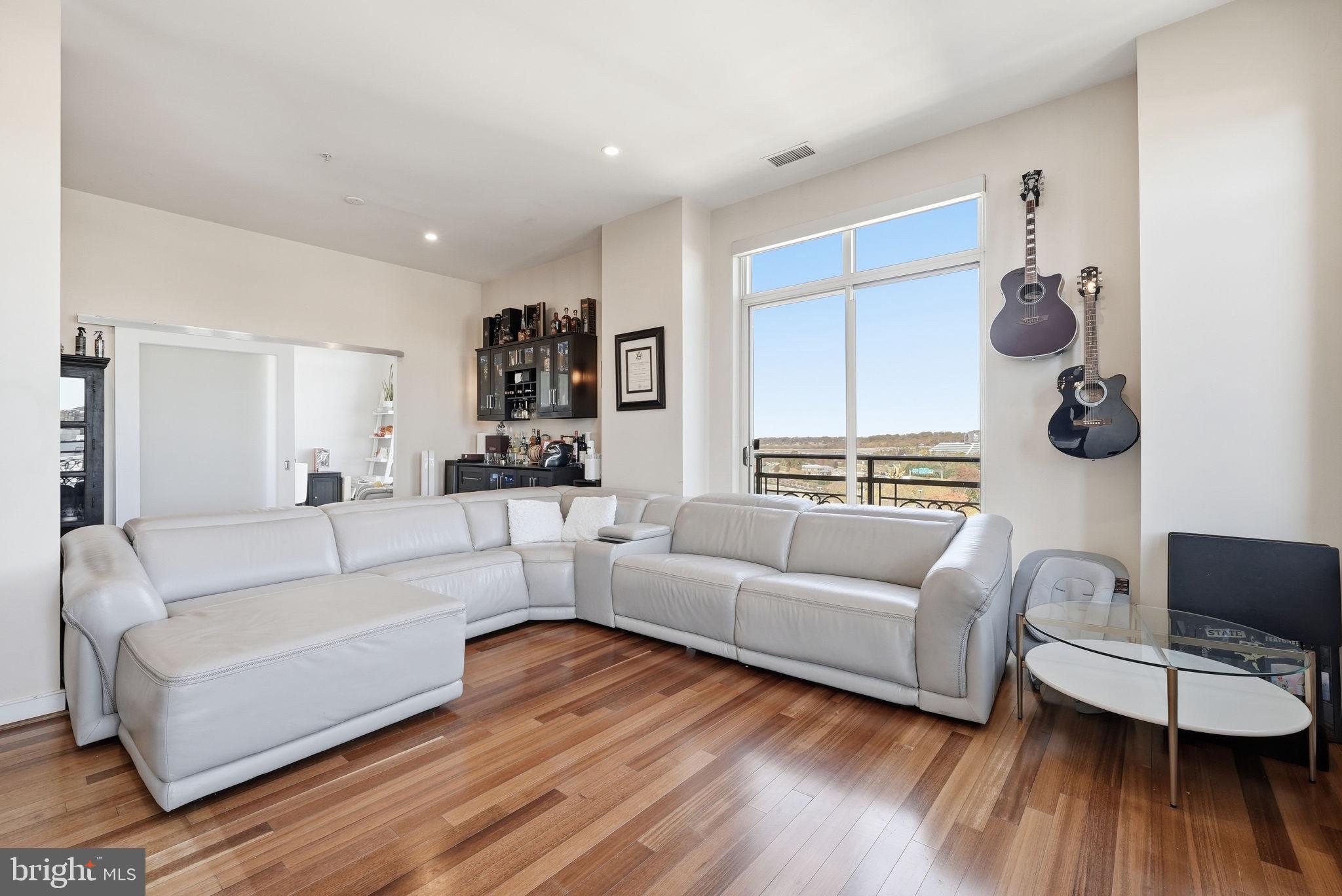 ONE NATIONAL HARBOR CONDOMINIUM - Residential