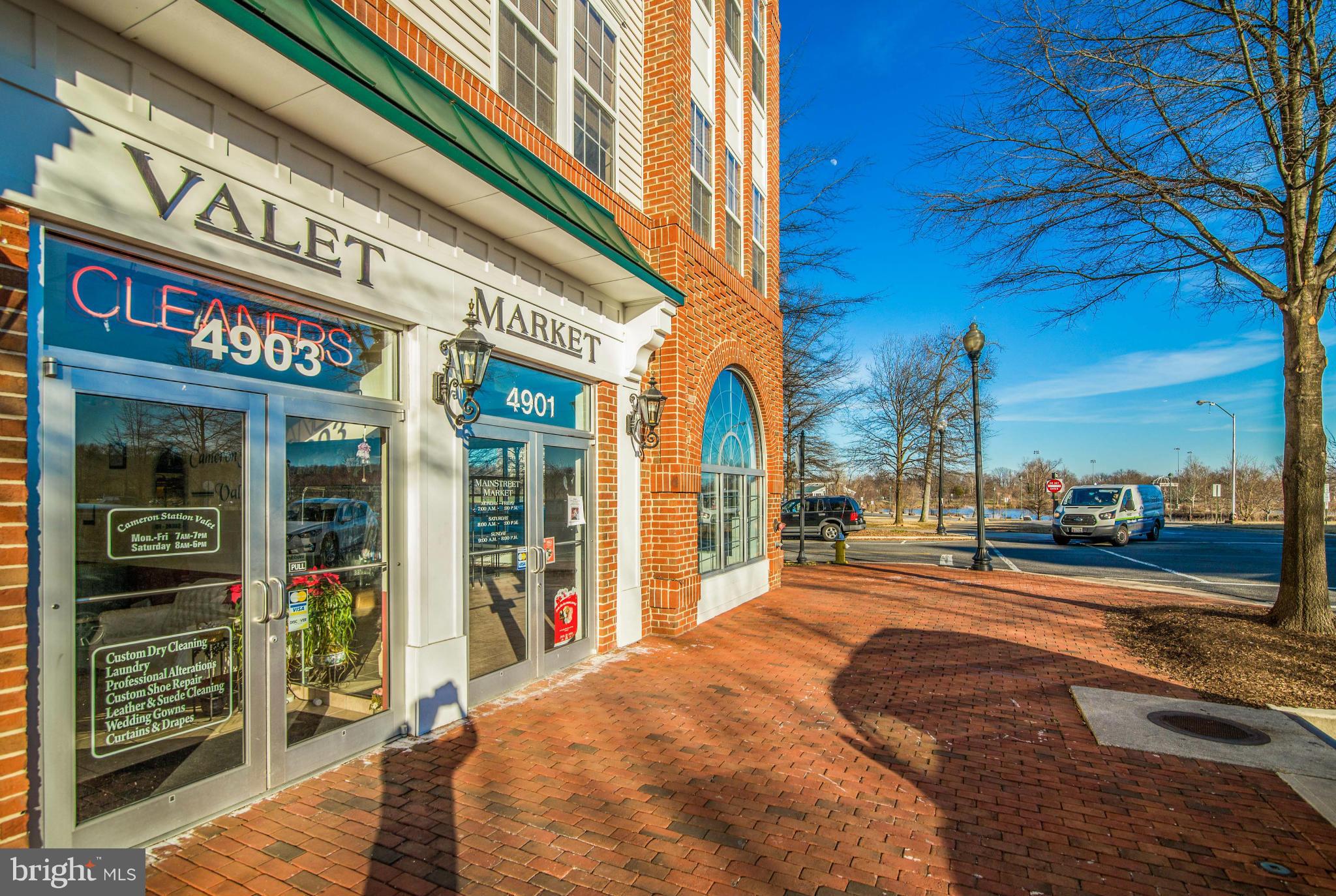 CONDOS AT CAMERON BLVD - Residential Lease