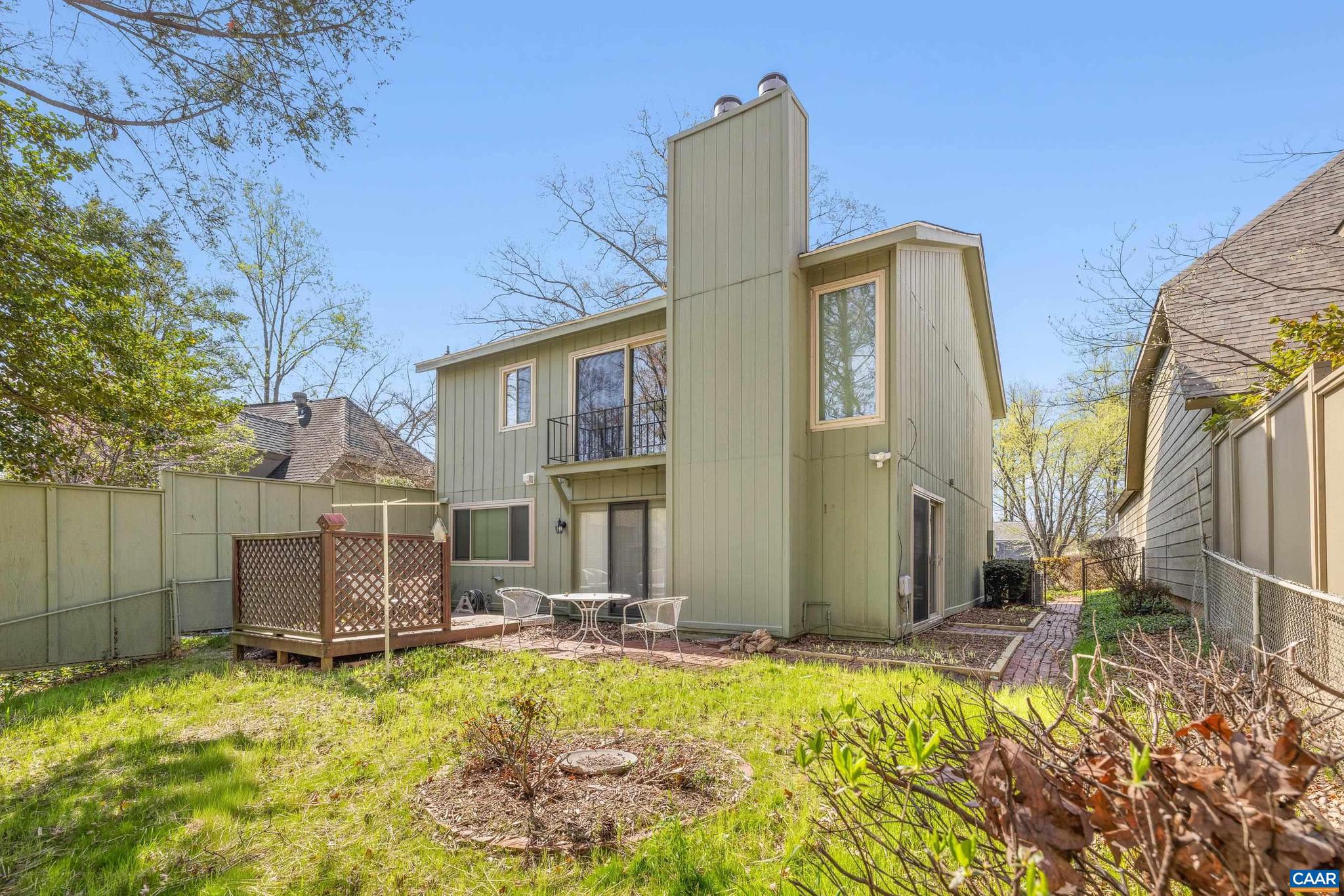 307 LAKE FOREST LN