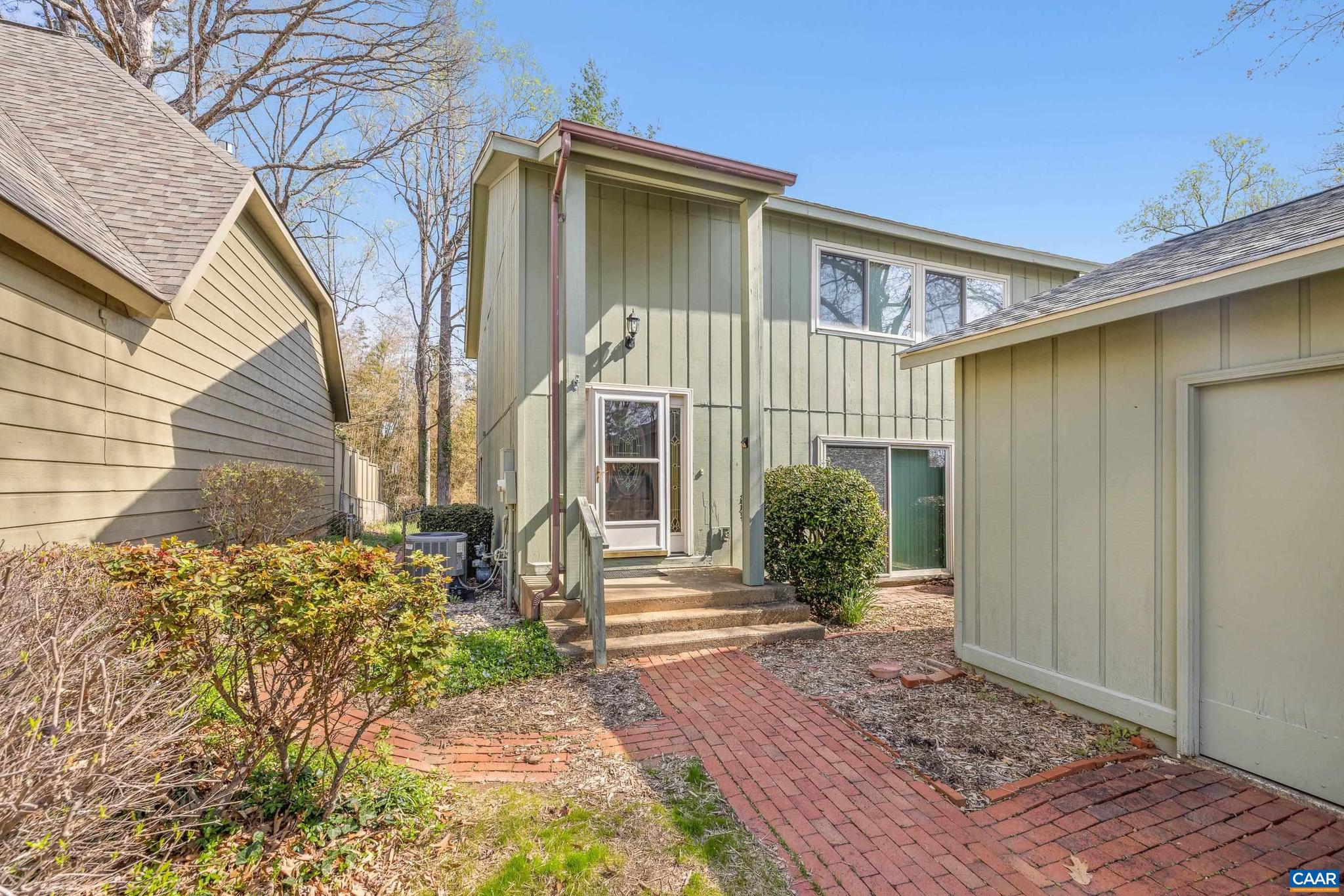 307 LAKE FOREST LN