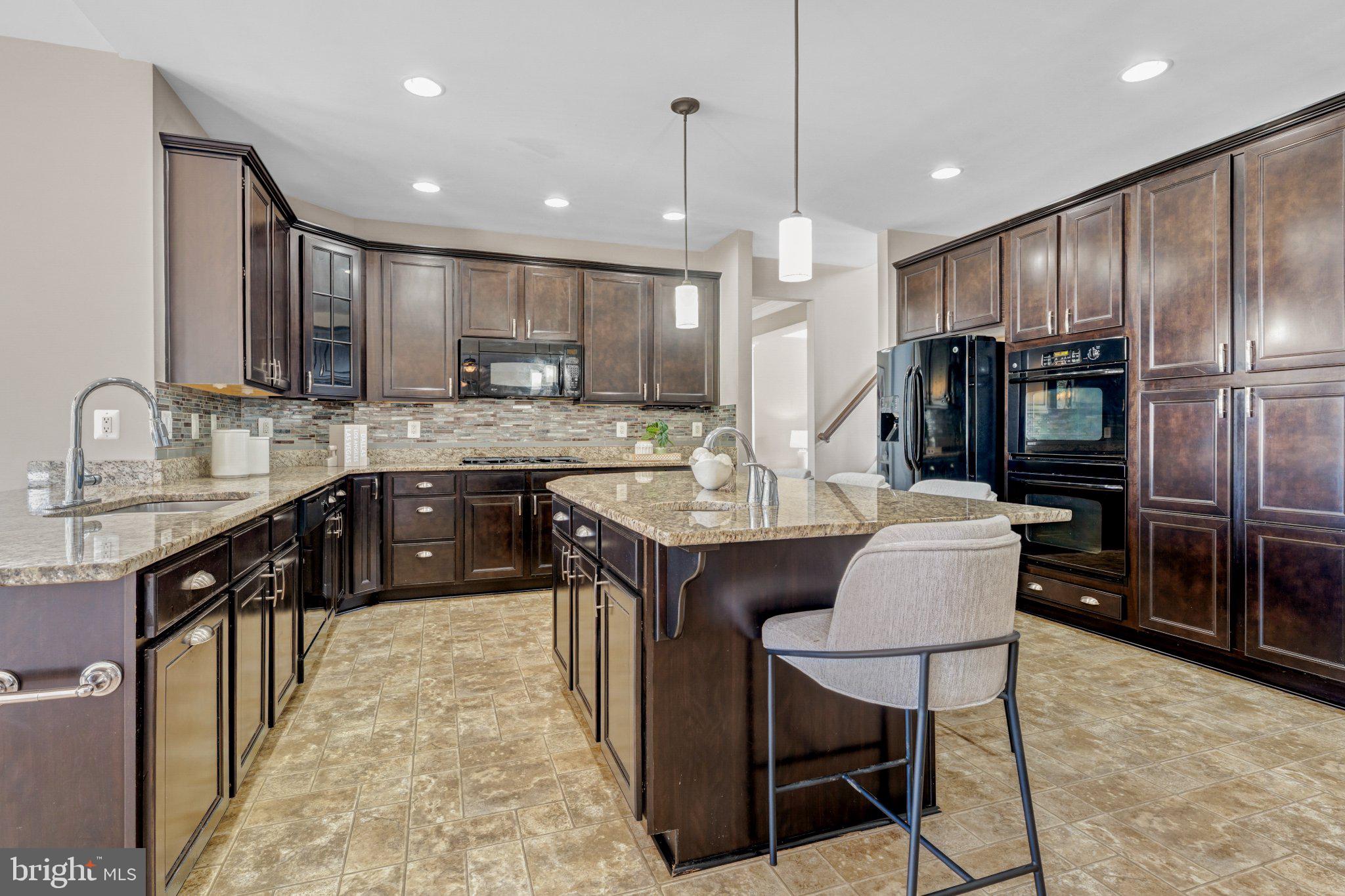 6101 BLACK OAK COURT