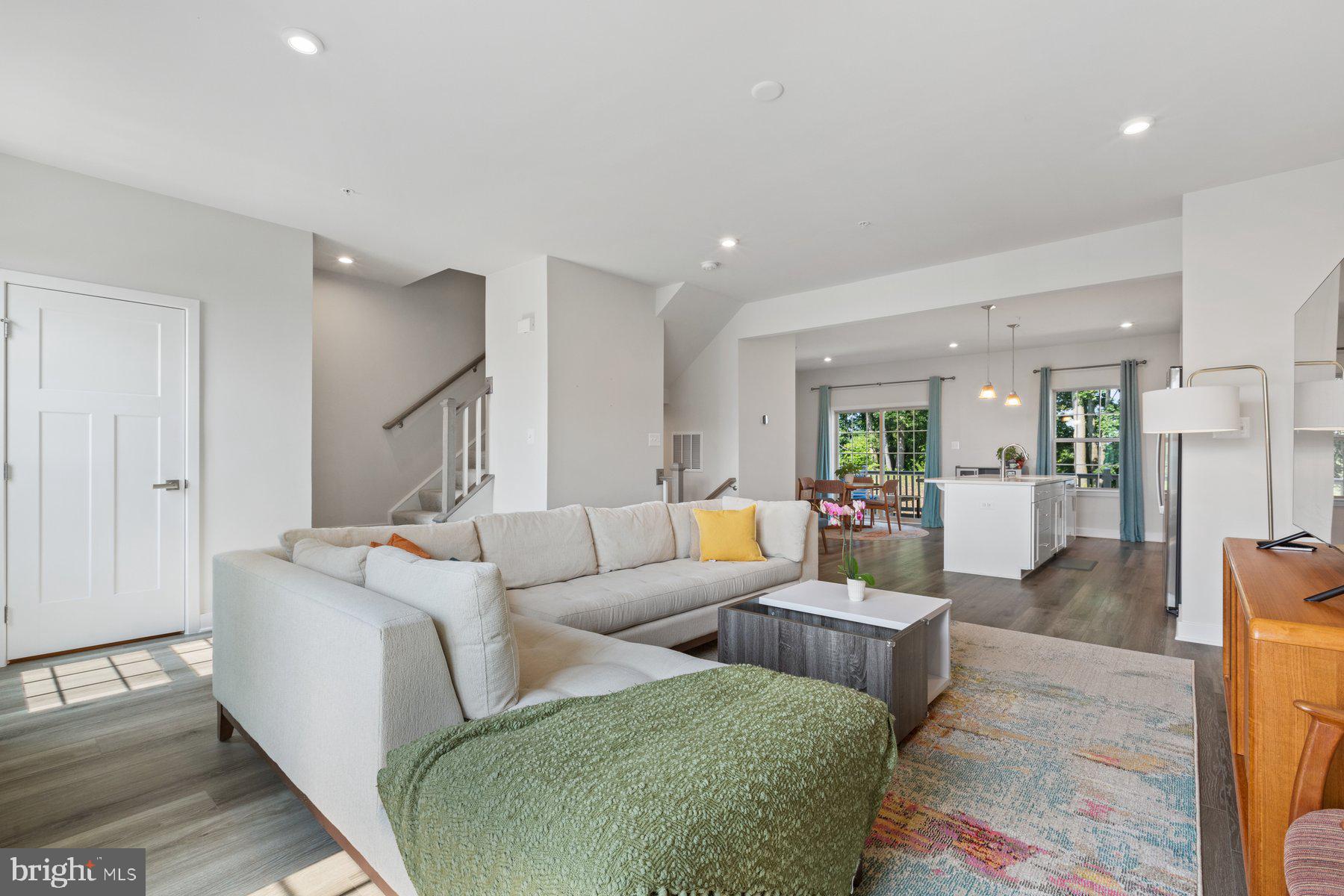 LAKE LINGANORE - Residential