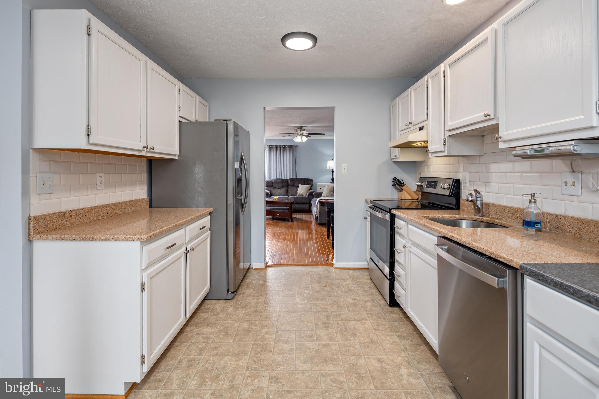 CARROLLWOOD MANOR - Residential