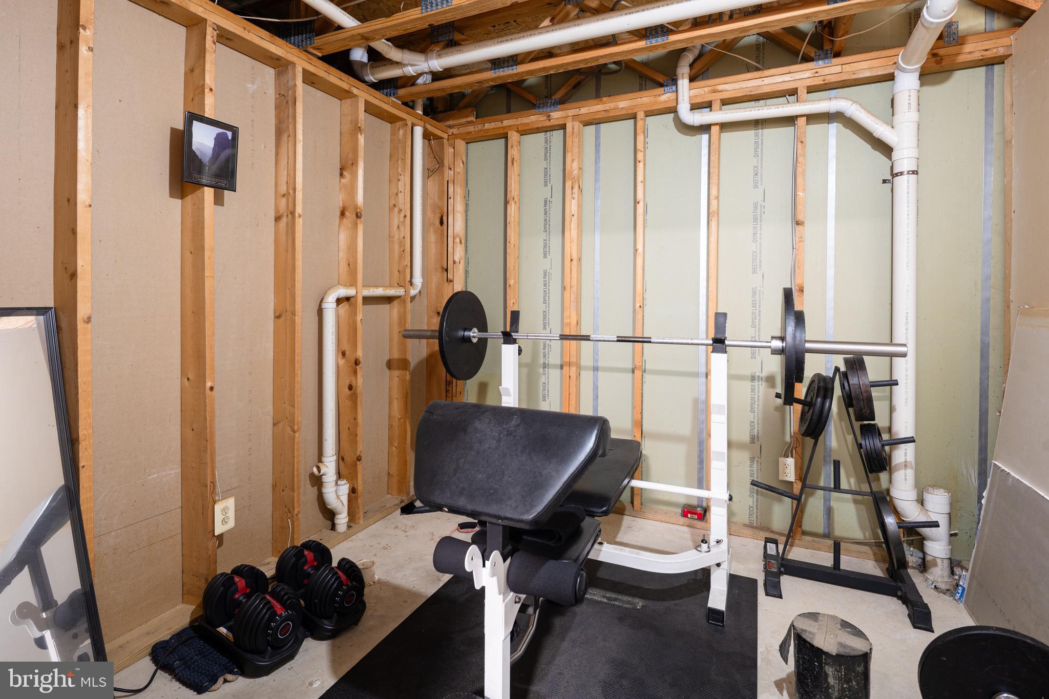 CARROLLWOOD MANOR - Residential