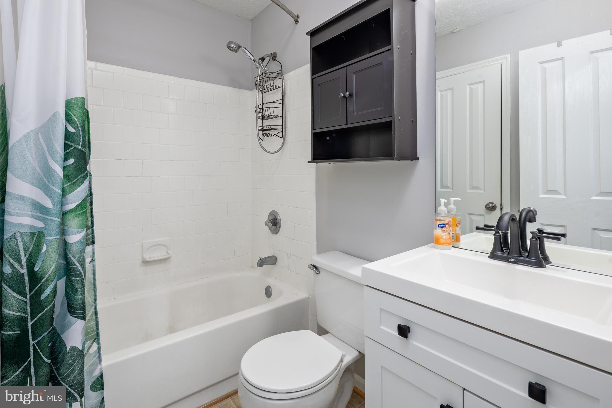 CARROLLWOOD MANOR - Residential