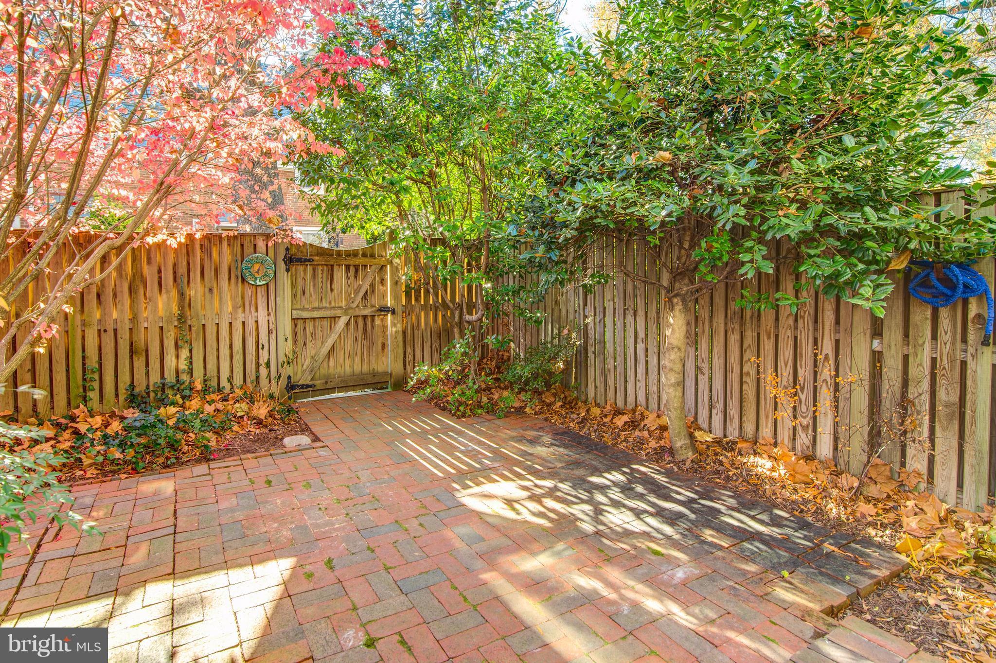 FAIRLINGTON GLEN - Residential