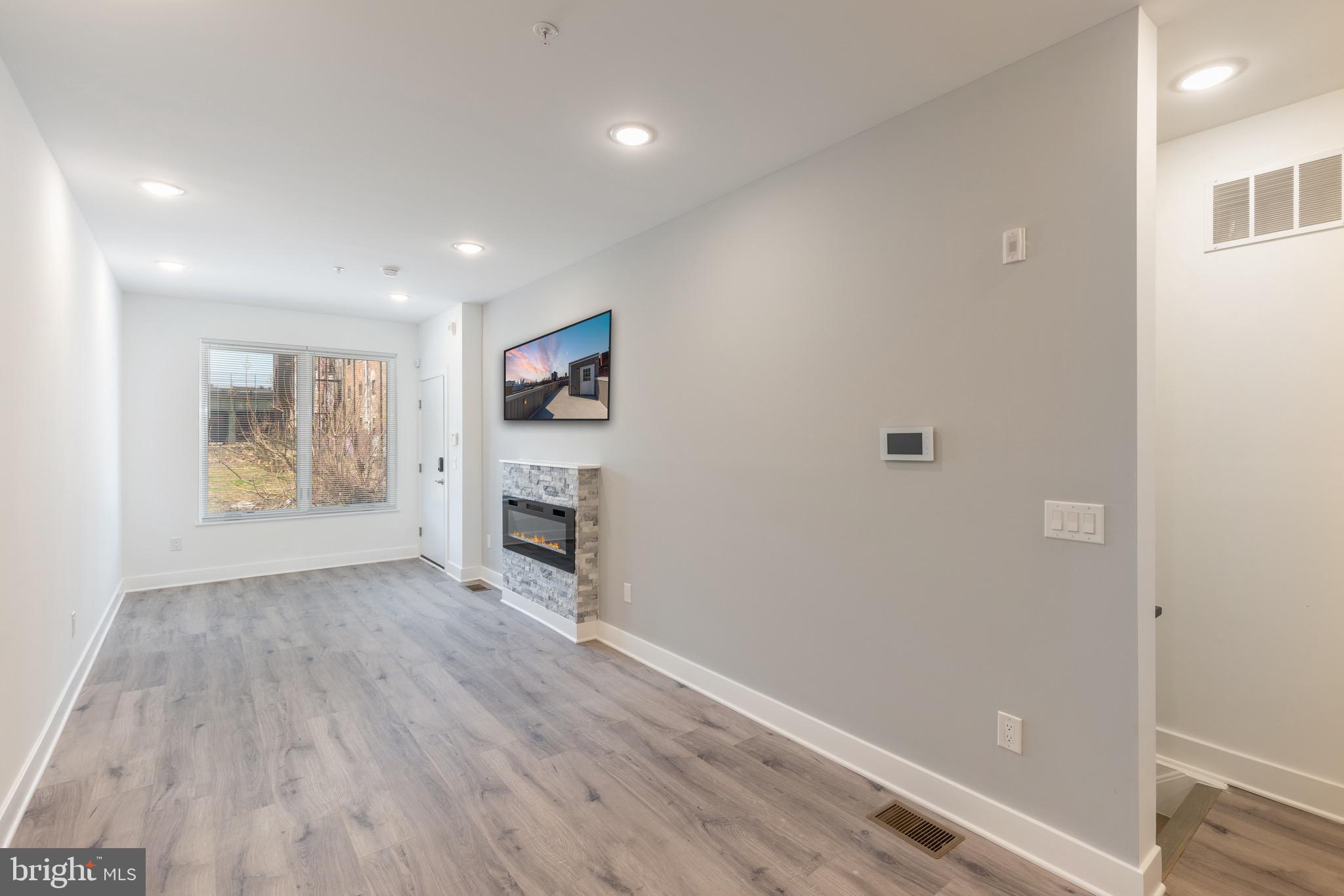 LUDLOW - Residential Lease