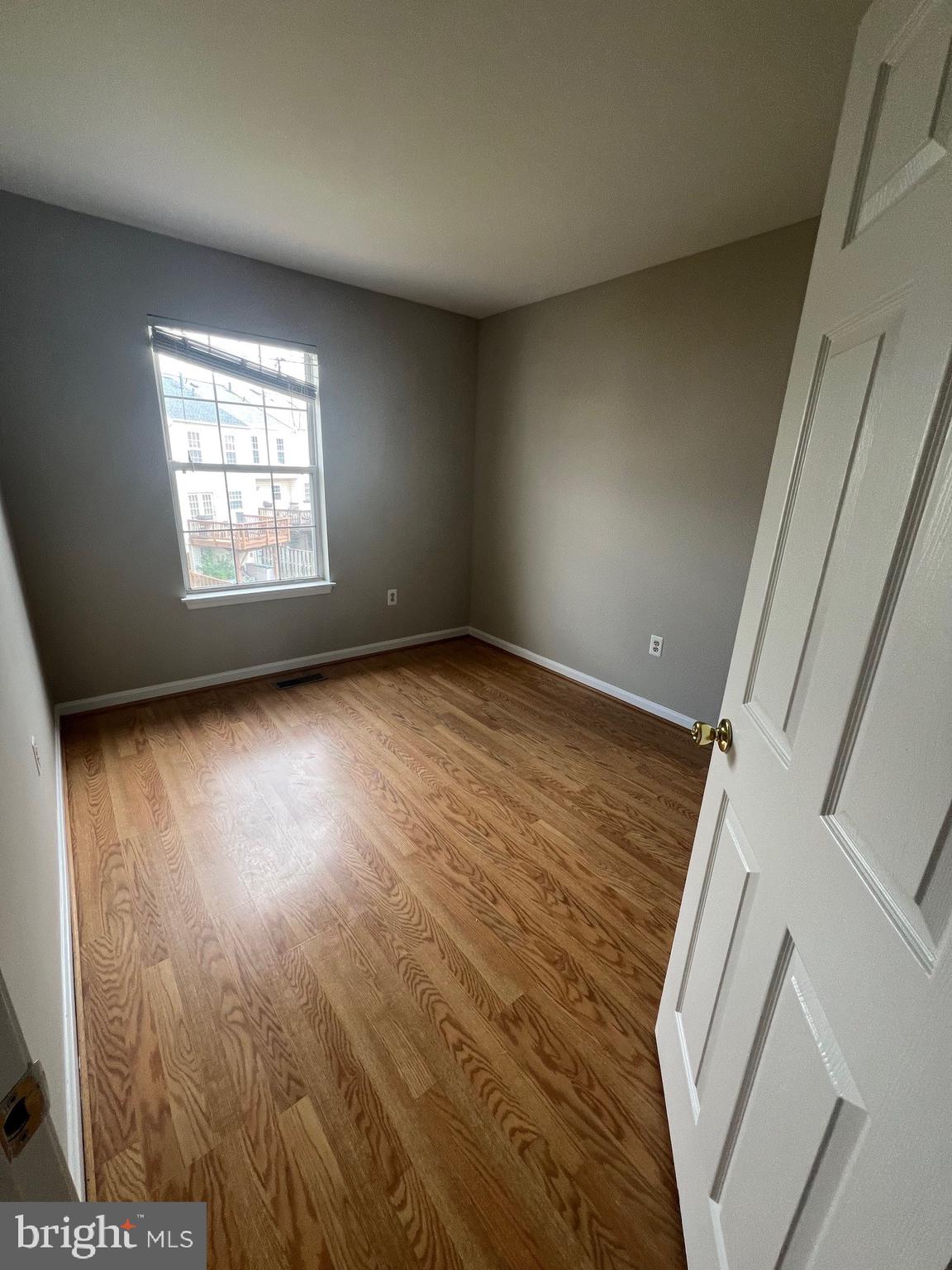 CENTRE RIDGE LAND BAY - Residential Lease