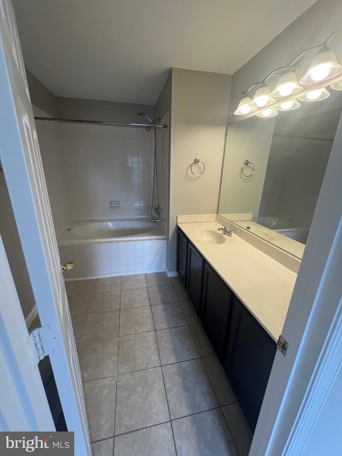 CENTRE RIDGE LAND BAY - Residential Lease