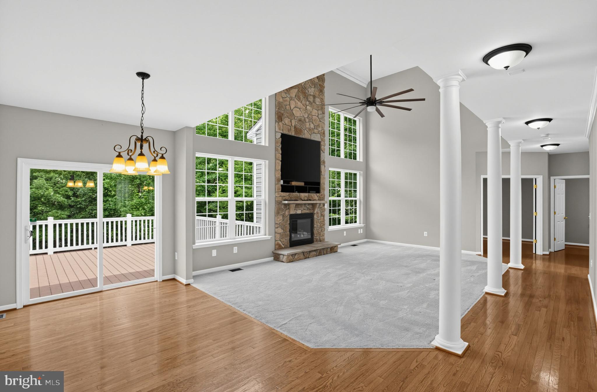 855 BENTLEY DRIVE