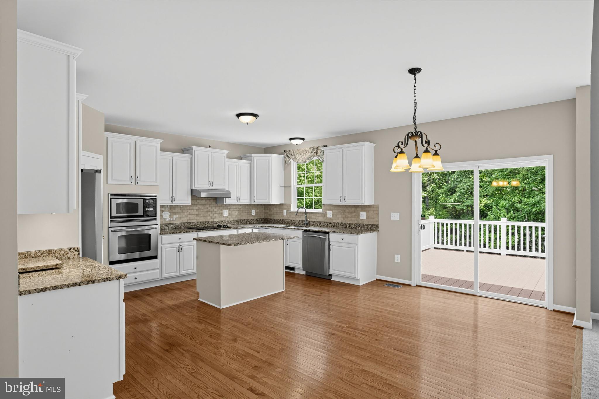 855 BENTLEY DRIVE