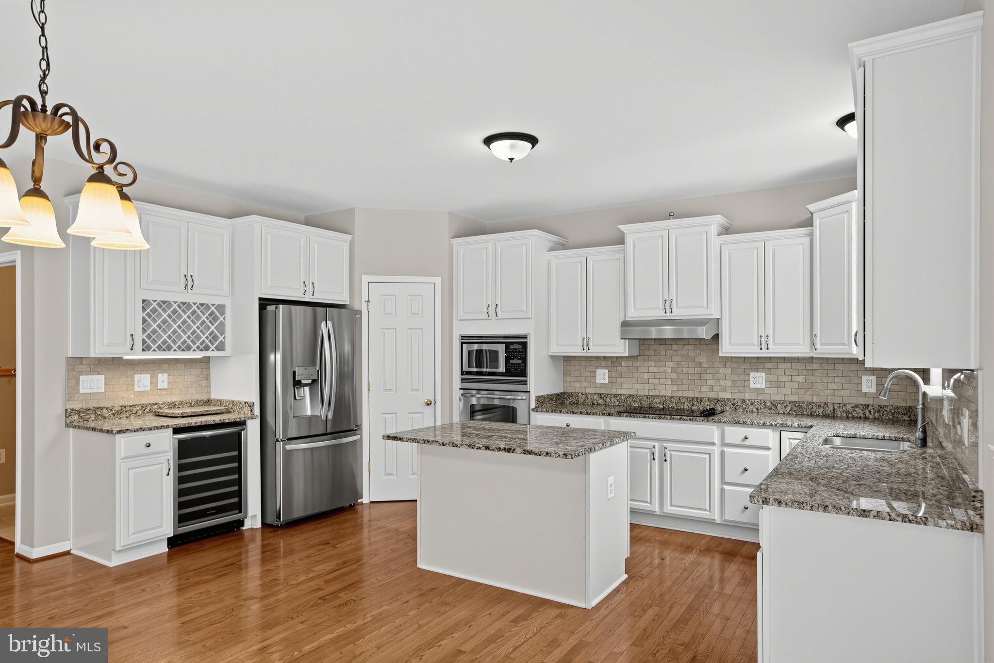 855 BENTLEY DRIVE