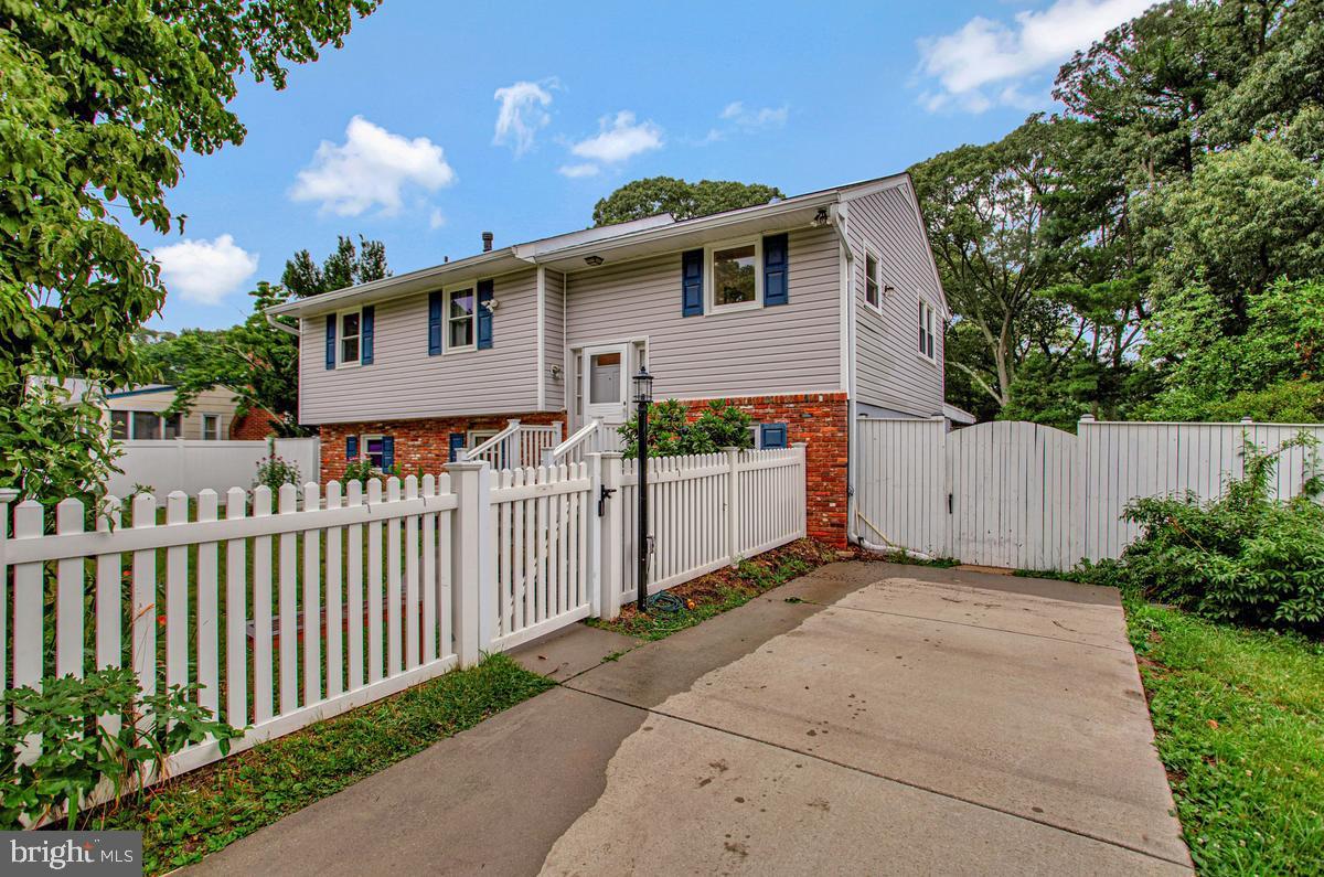 454 MANOR ROAD