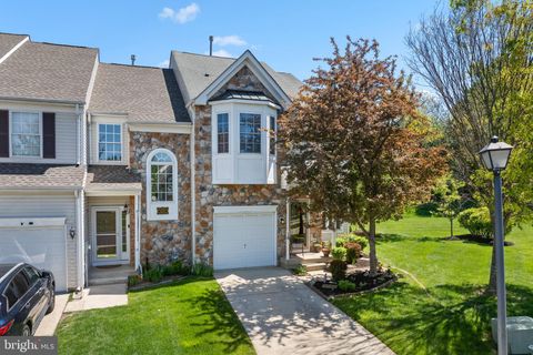 Townhouse For Sale - 16 Farmington Court<br/> BORDENTOWN, NJ 08505