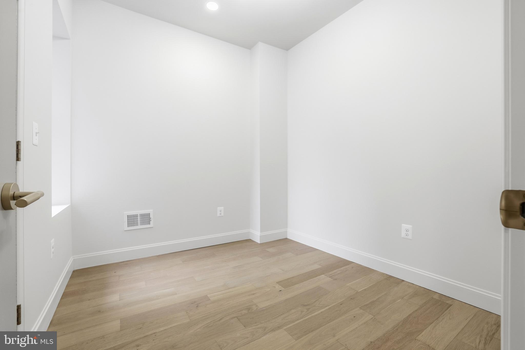 EAST BALTIMORE MIDWAY - Residential