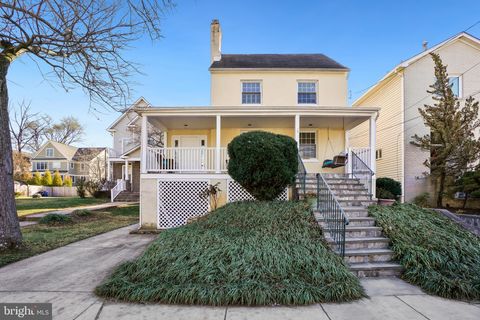 Photo of 4602 Rosedale Avenue, BETHESDA, MD 20814 (MLS # MDMC2157634)