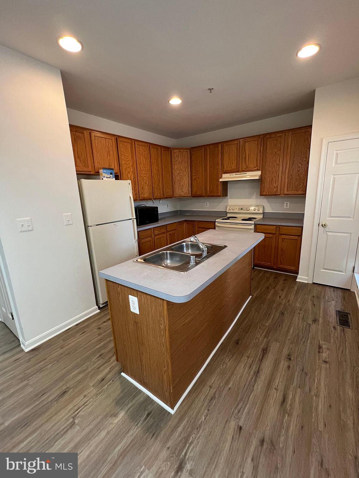 FLOWER HILL - Residential Lease