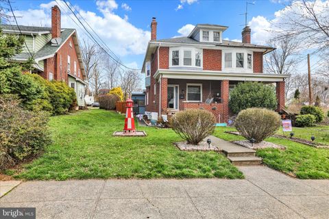 Photo of 293 Diamond Street, POTTSTOWN, PA 19464 (MLS # PAMC2172386)