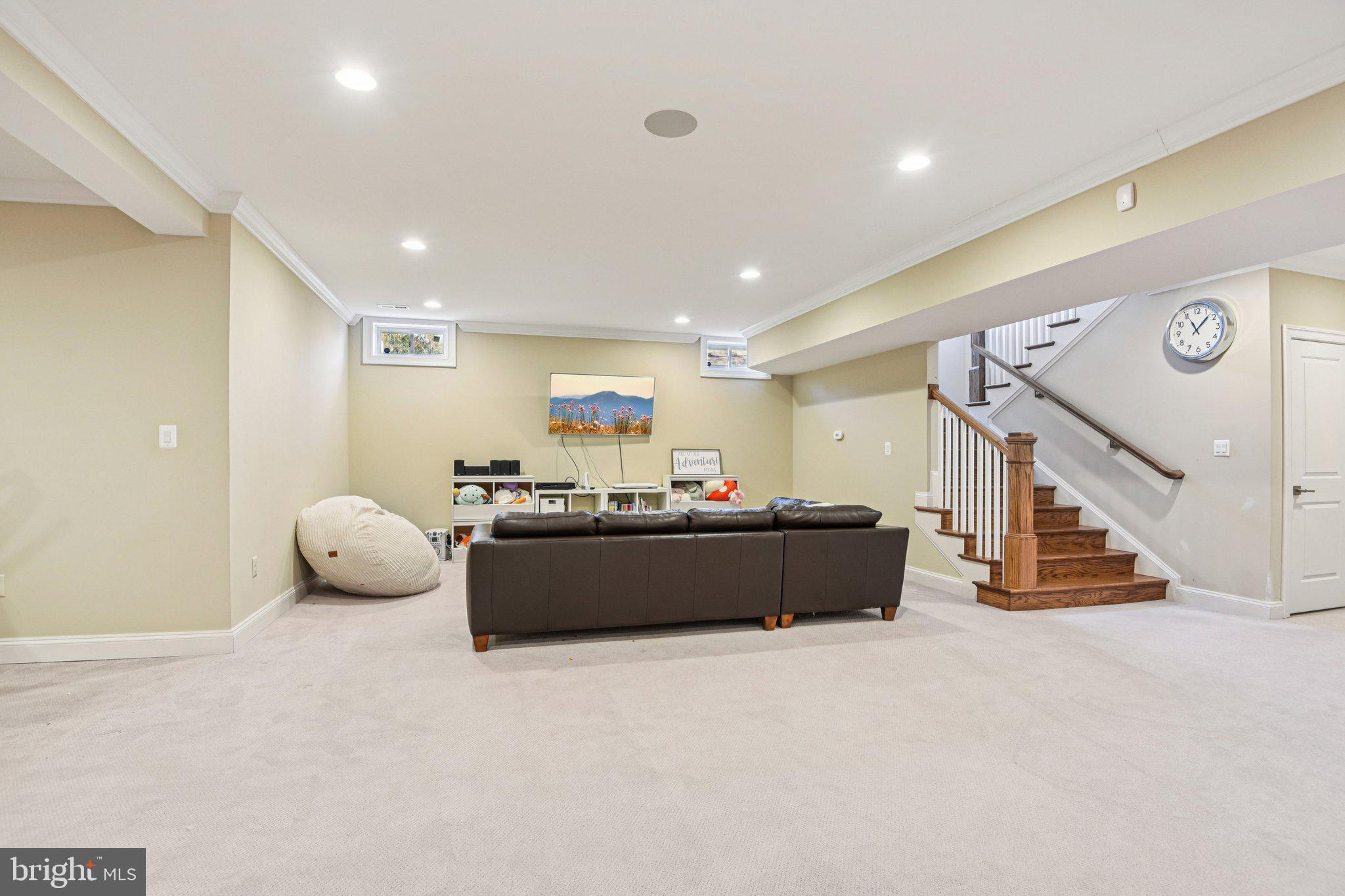 CRESCENT HILLS - Residential